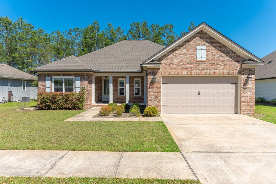 4 bedroom plus flex room, 3 bathroom crafted by the award-winning builder, Randy Wise Homes. This impeccably maintained home possesses cased windows, 5' baseboards, 5' crown molding, and 9 ft ceilings. The kitchen is equipped with Samsung stainless steel appliances and features a large island. The kitchen and bathrooms all come with granite counter tops. This home presents an oversized garage and a fenced-in backyard. Don't miss the opportunity to call this home your own. Call and schedule a showing today!