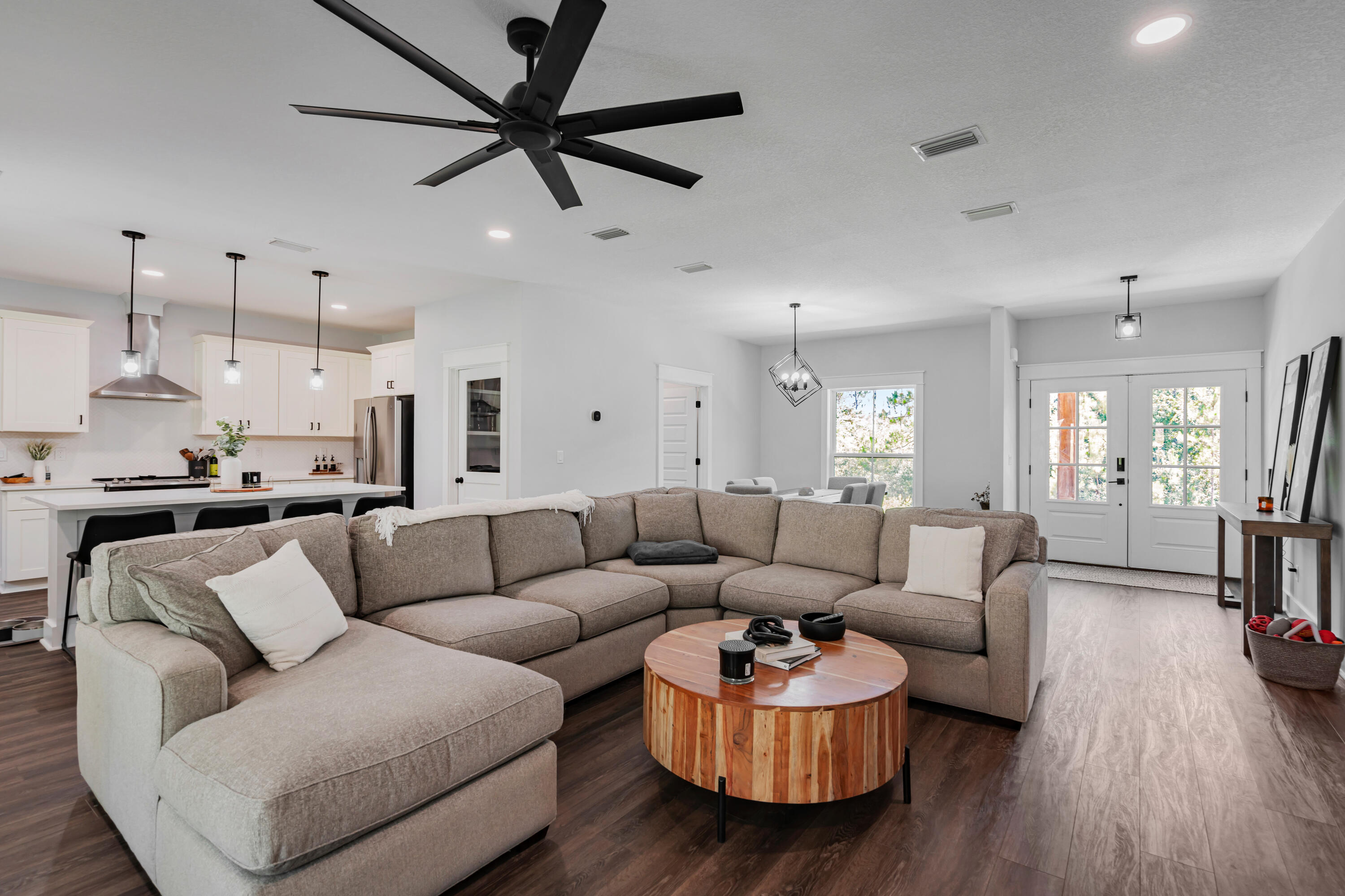 TWIN LAKES ESTATES - Residential