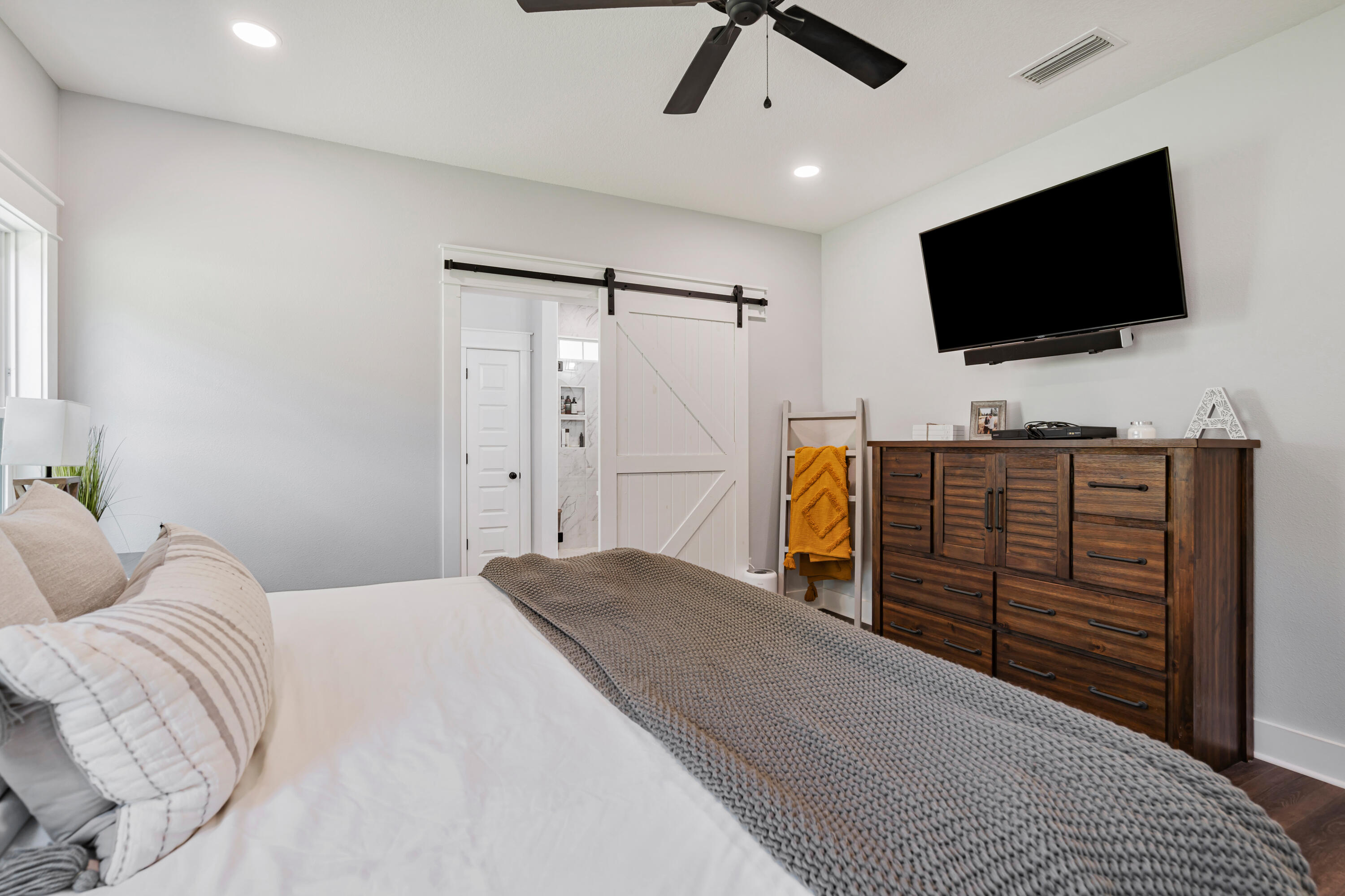 TWIN LAKES ESTATES - Residential
