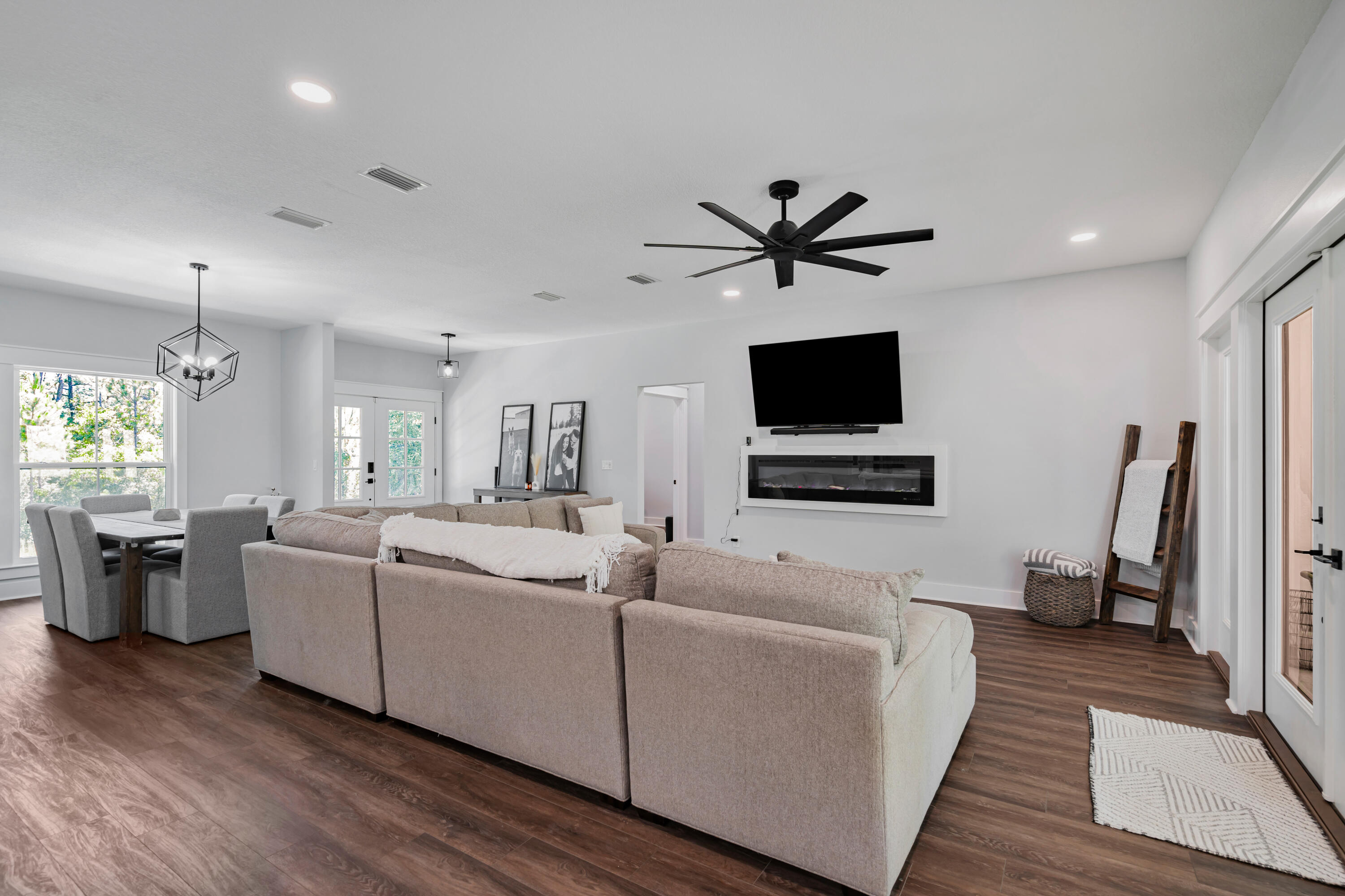 TWIN LAKES ESTATES - Residential