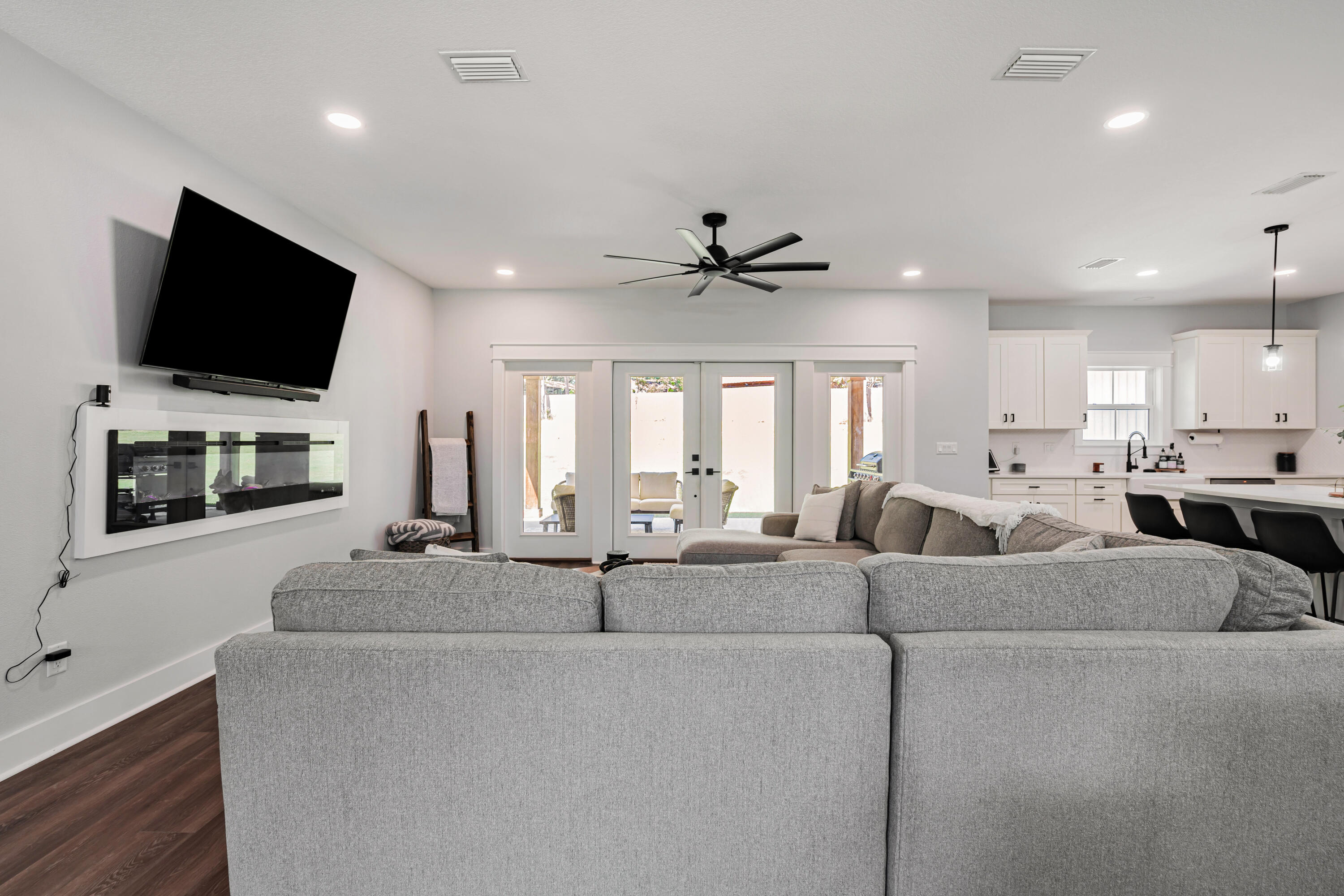 TWIN LAKES ESTATES - Residential