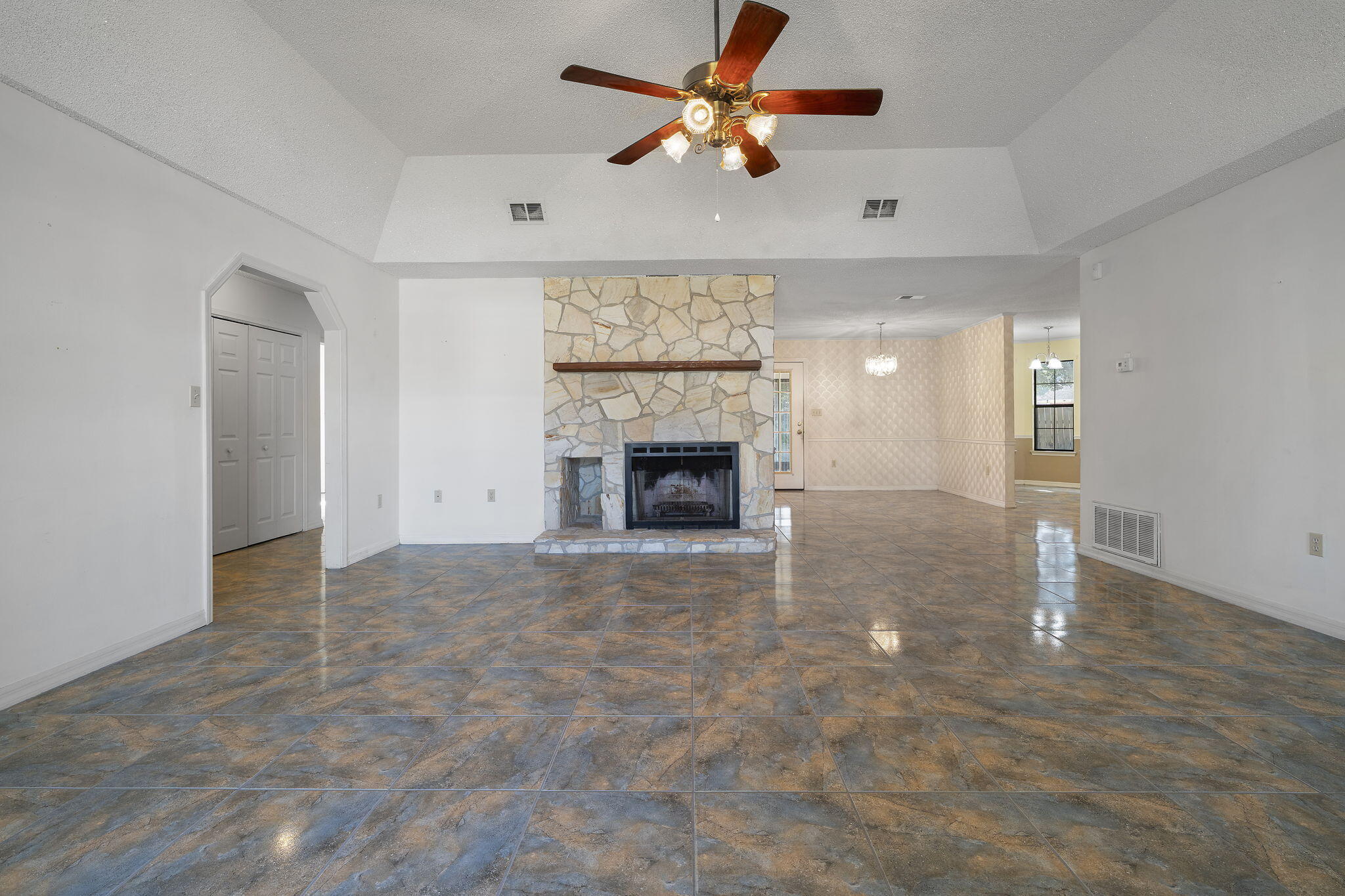 PRO AM ESTATES - Residential