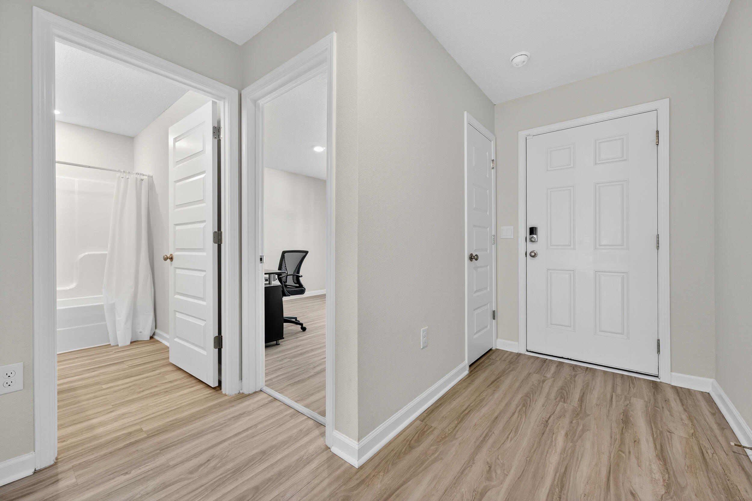 SILVER LAKE VILLAGE - Residential