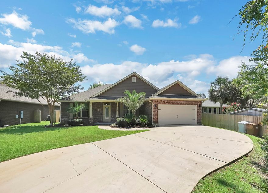 AVAILABLE NOW.... 3bd/2bth home in Navarre's New Haven Estates! The floor plan boasts a relaxed Living Space to include 3 Bedrooms, 2 bathrooms, Bonus Room and a spacious screened in Patio. Stainless steel appliances, recessed lighting, a cozy breakfast nook, and plenty of cabinets for extra storage highlight the stunning functionality of the Kitchen. In the Master Suite, you will find trey ceilings, walk-in closets, a garden tub with separate walk-in shower, and spacious double vanities perfectly accent this space. NO smoking and NO cats allowed. Dogs allowed upon approval with a non-refundable pet fee. 600 minimum FICO credit score required in addition to meeting rental criteria. NEW photos of the home coming soon!