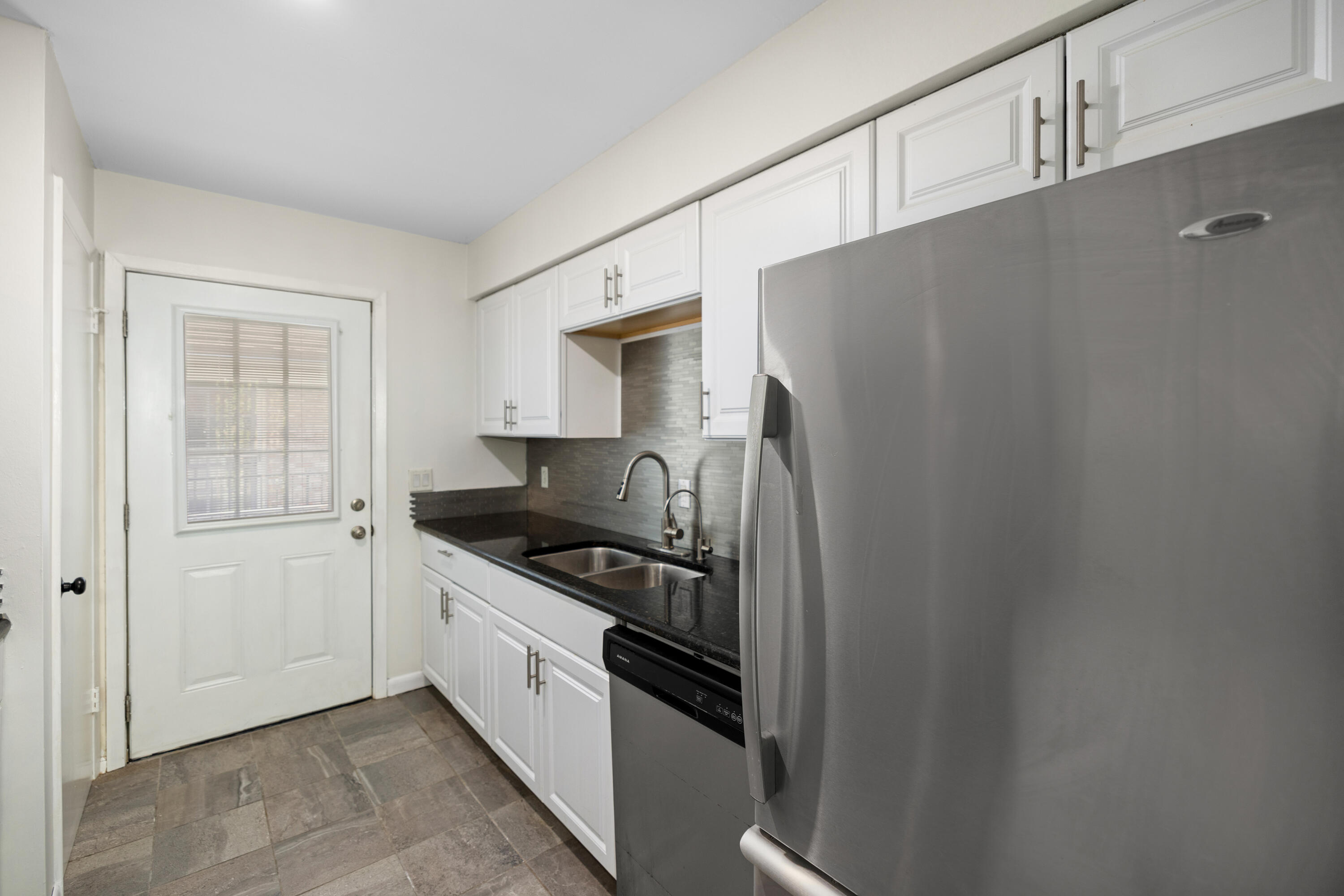 COUNTRY CLUB CONDO - Residential Lease