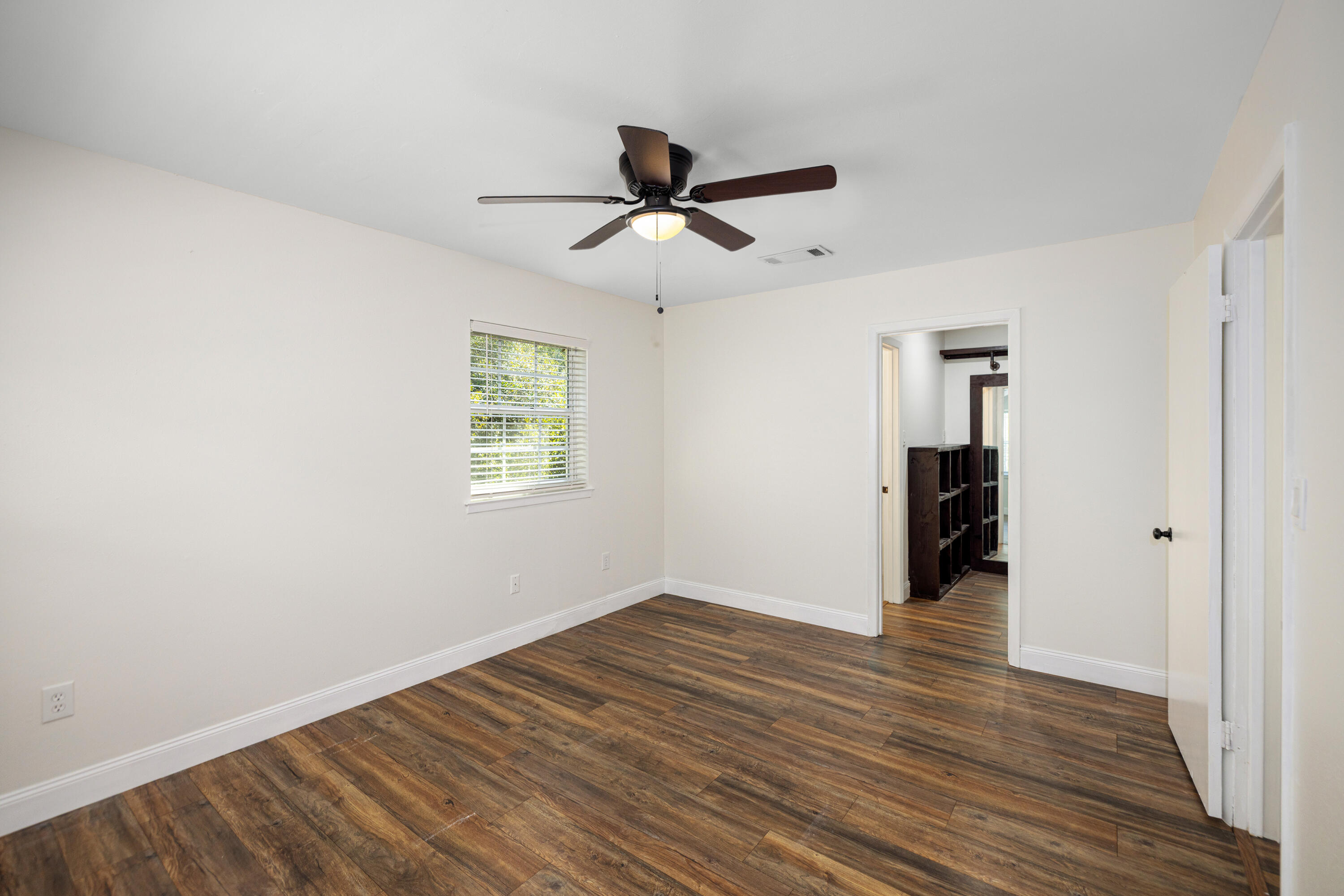 COUNTRY CLUB CONDO - Residential Lease