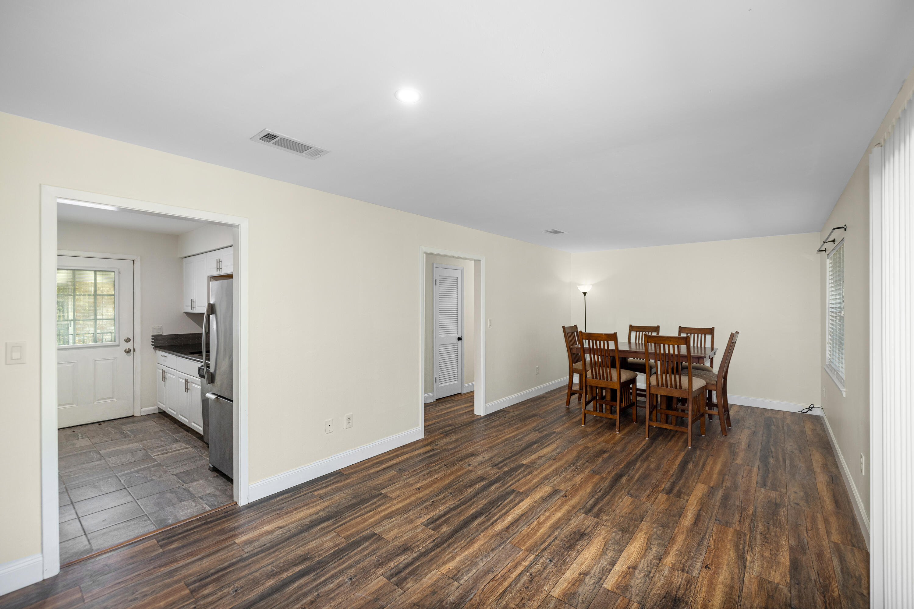COUNTRY CLUB CONDO - Residential Lease