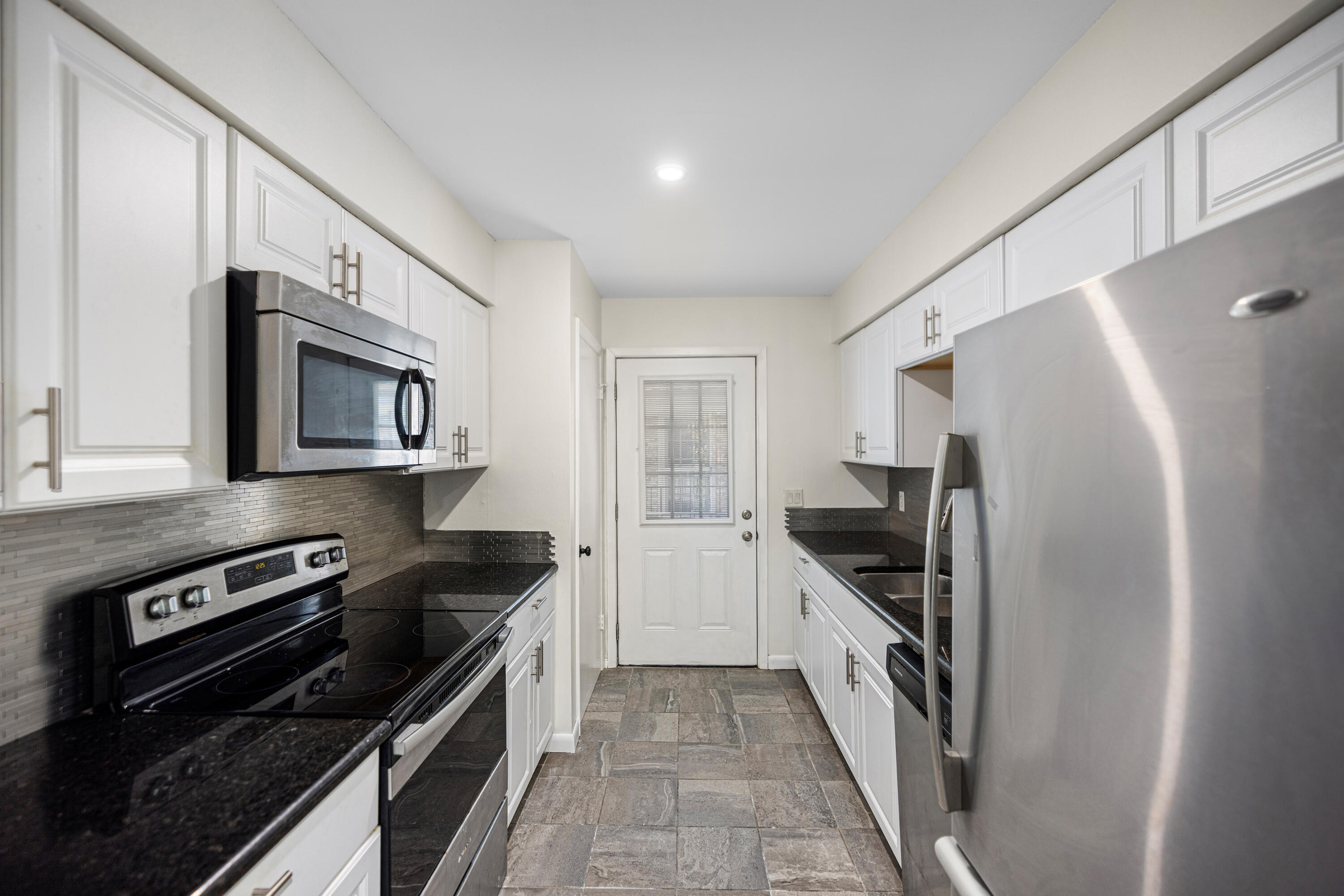 COUNTRY CLUB CONDO - Residential Lease