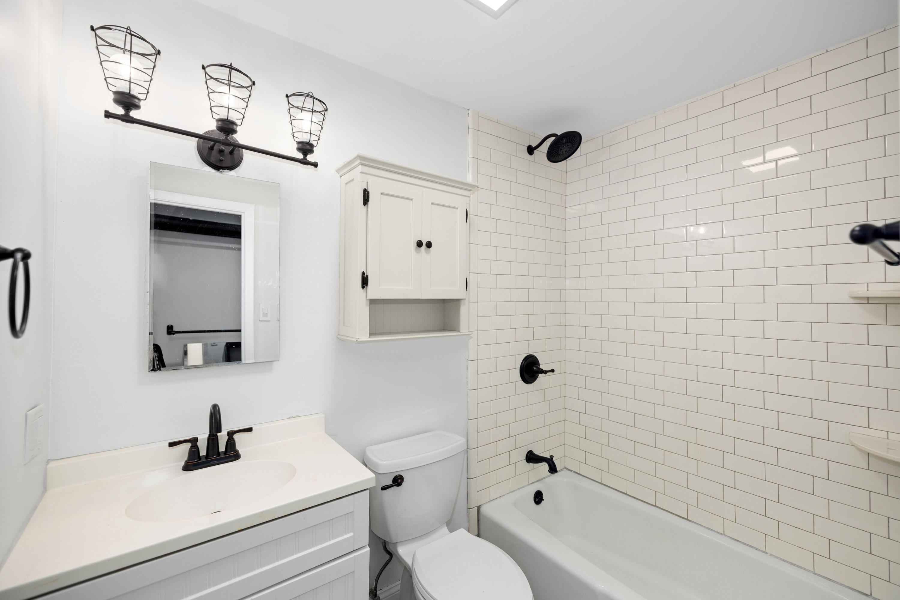 COUNTRY CLUB CONDO - Residential Lease