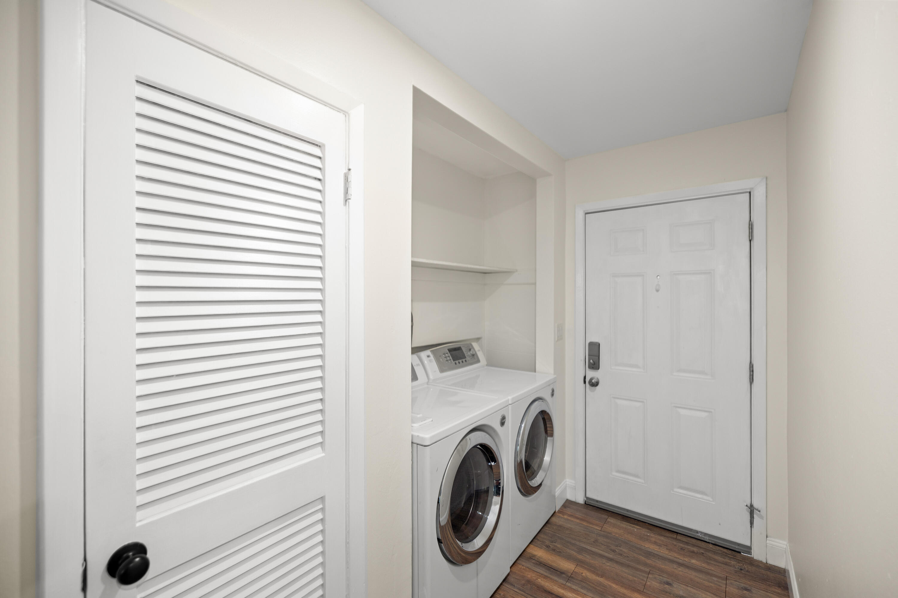 COUNTRY CLUB CONDO - Residential Lease