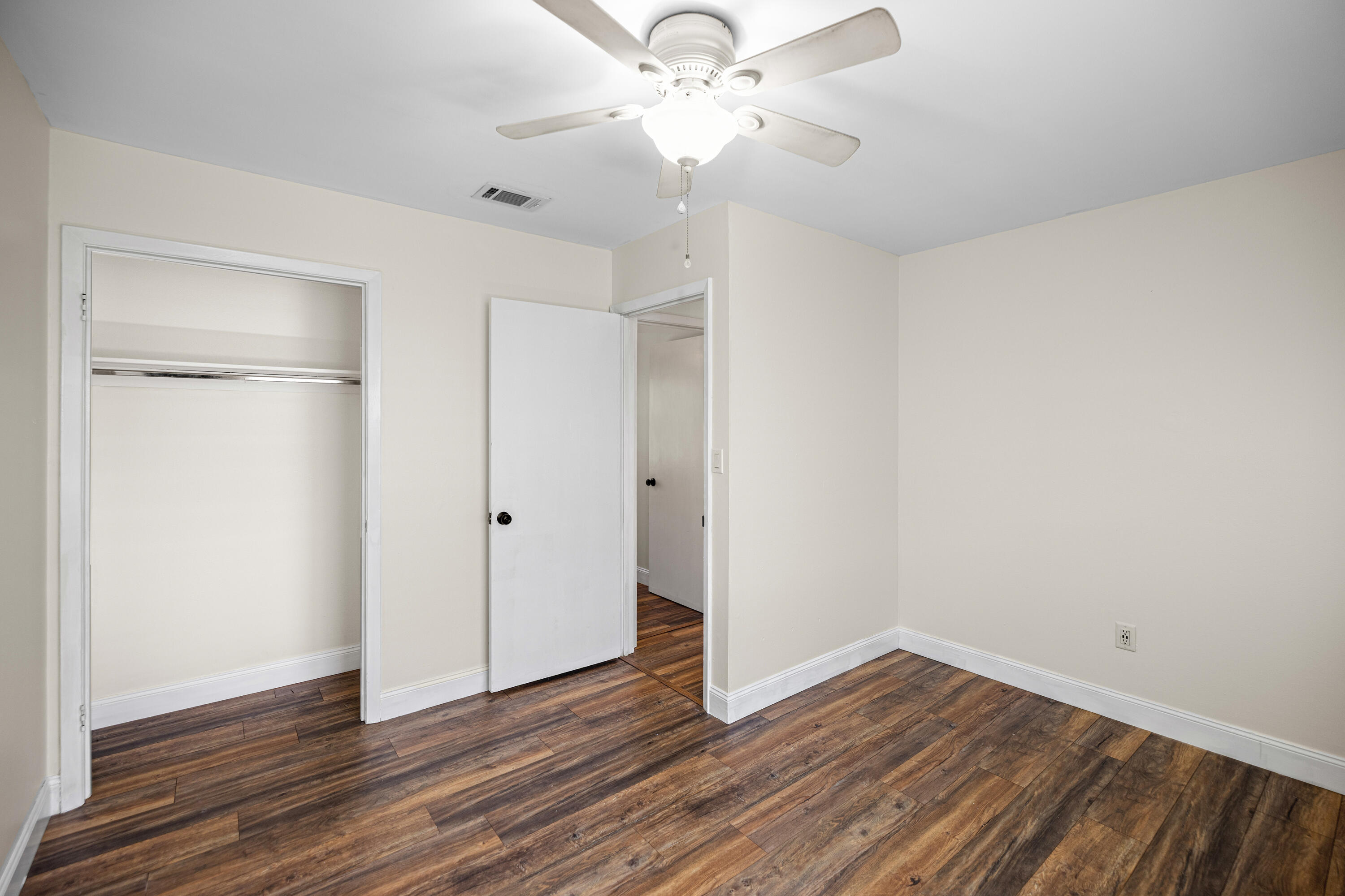 COUNTRY CLUB CONDO - Residential Lease