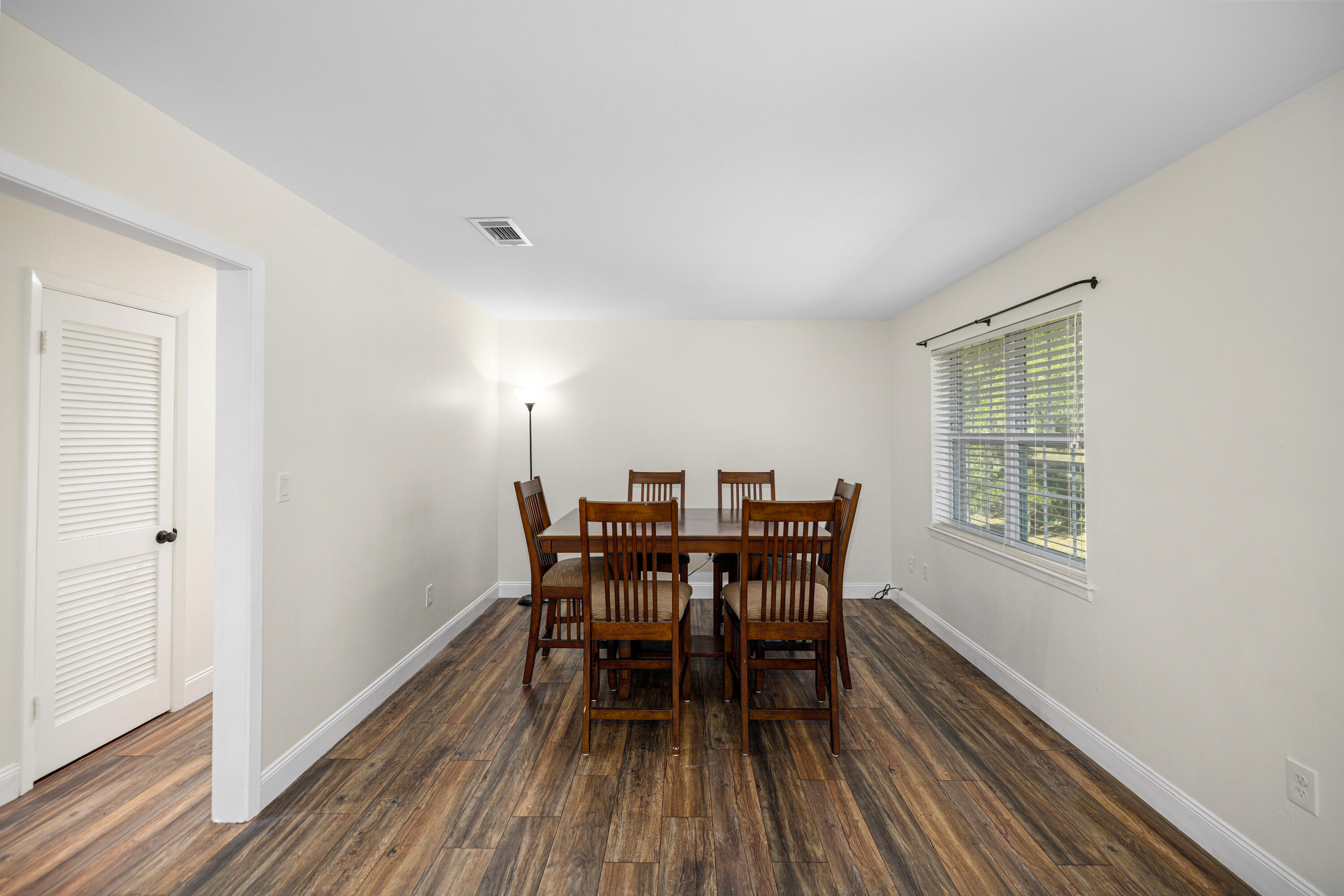 COUNTRY CLUB CONDO - Residential Lease