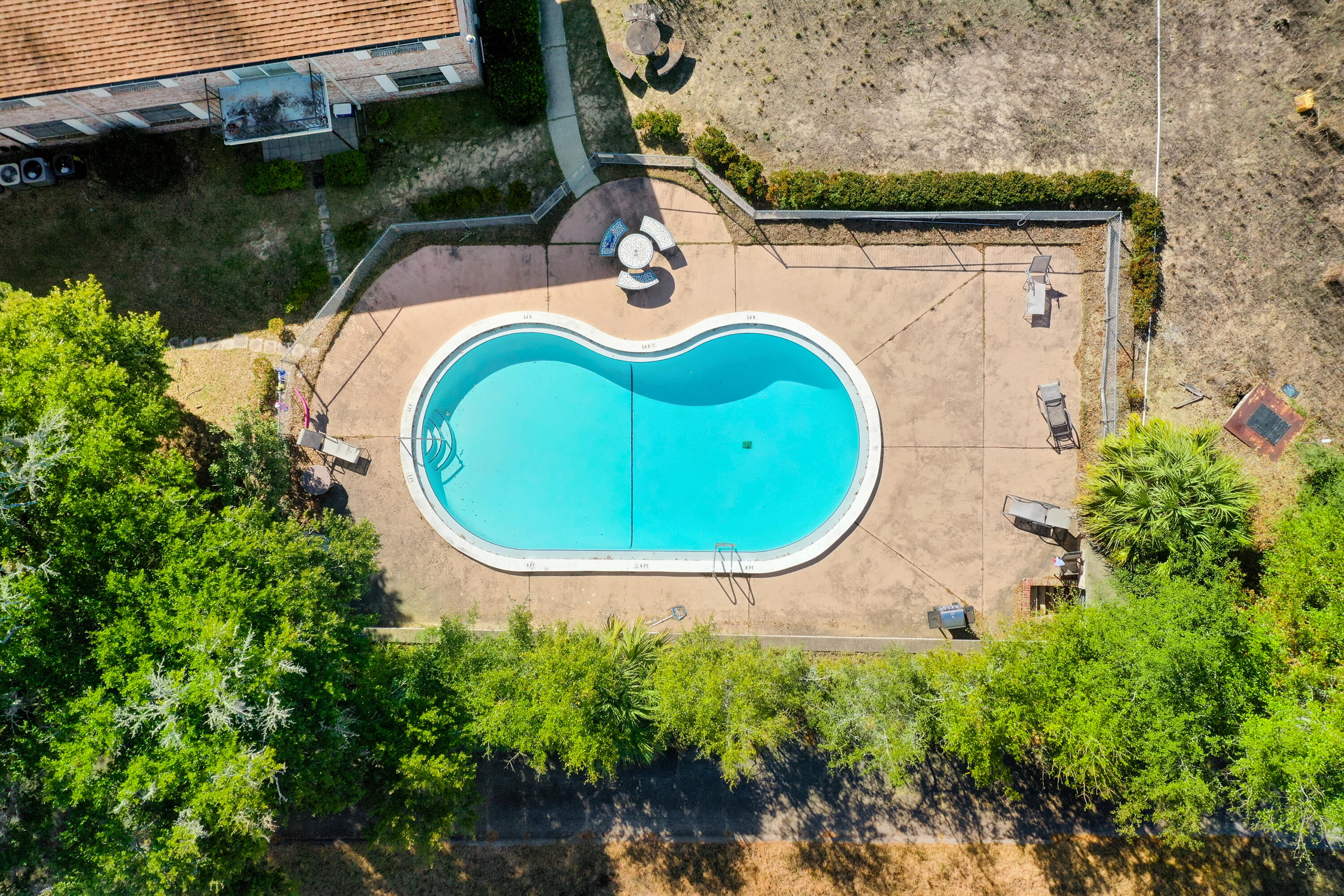 COUNTRY CLUB CONDO - Residential Lease