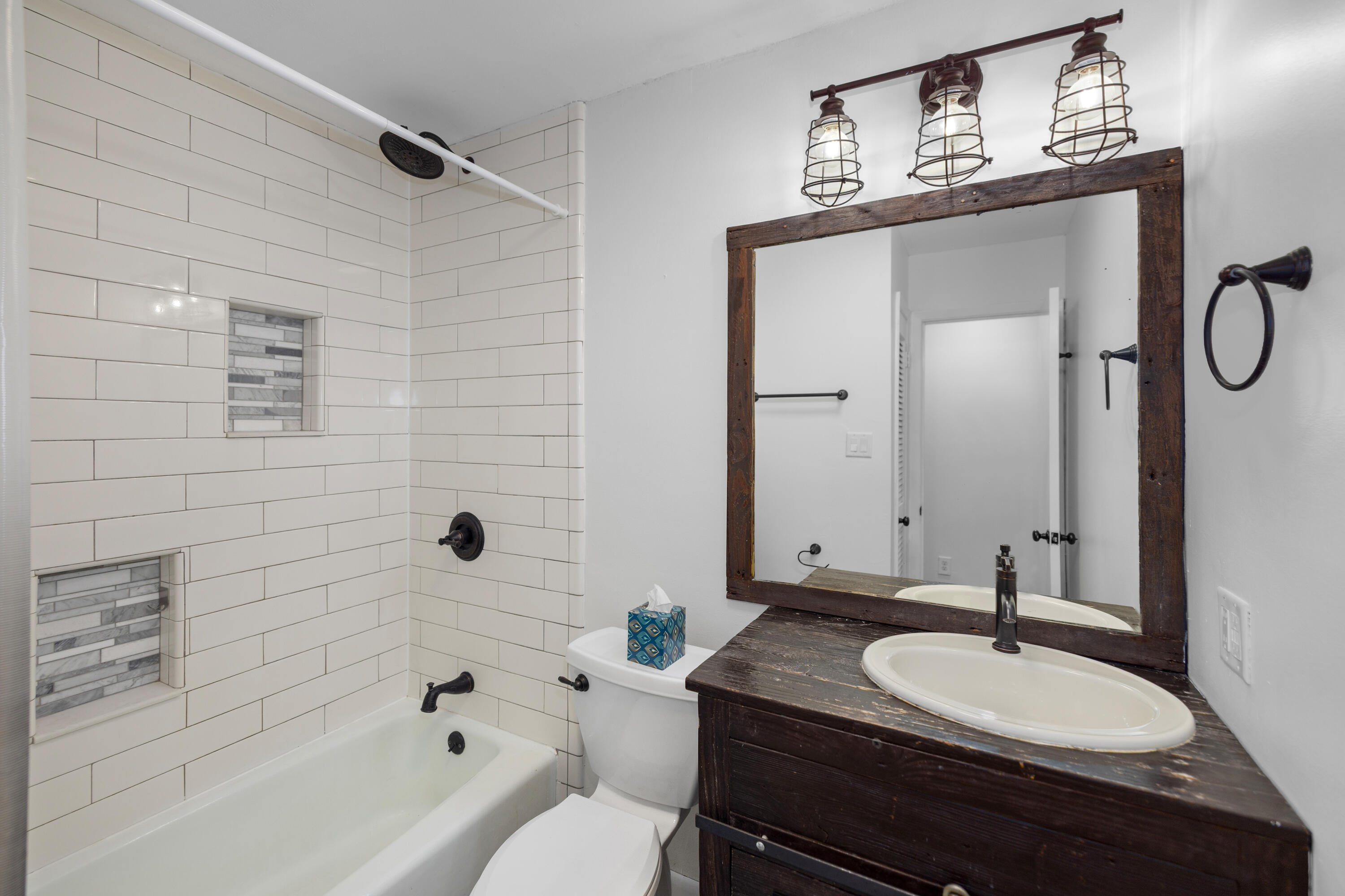 COUNTRY CLUB CONDO - Residential Lease