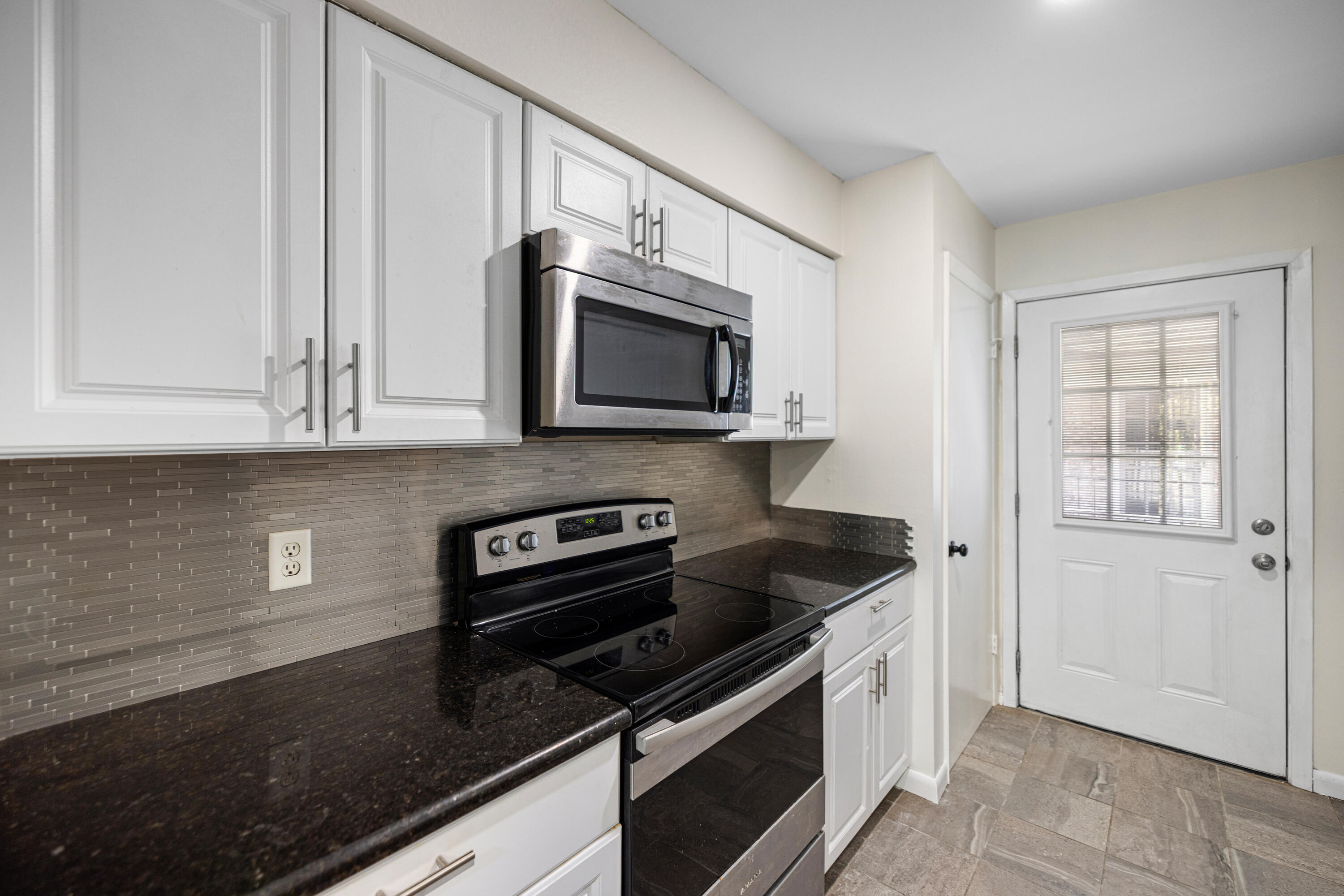 COUNTRY CLUB CONDO - Residential Lease