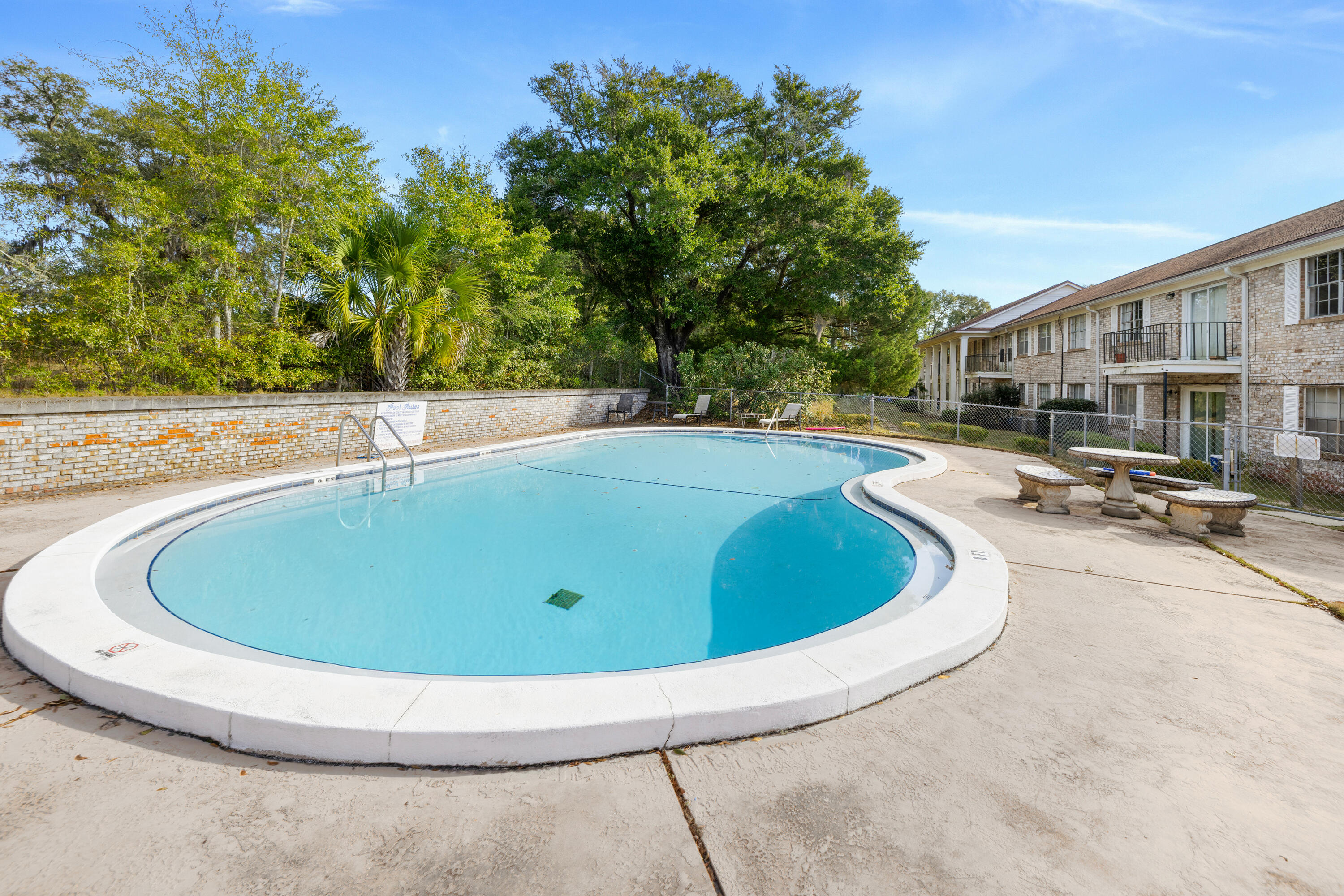 COUNTRY CLUB CONDO - Residential Lease