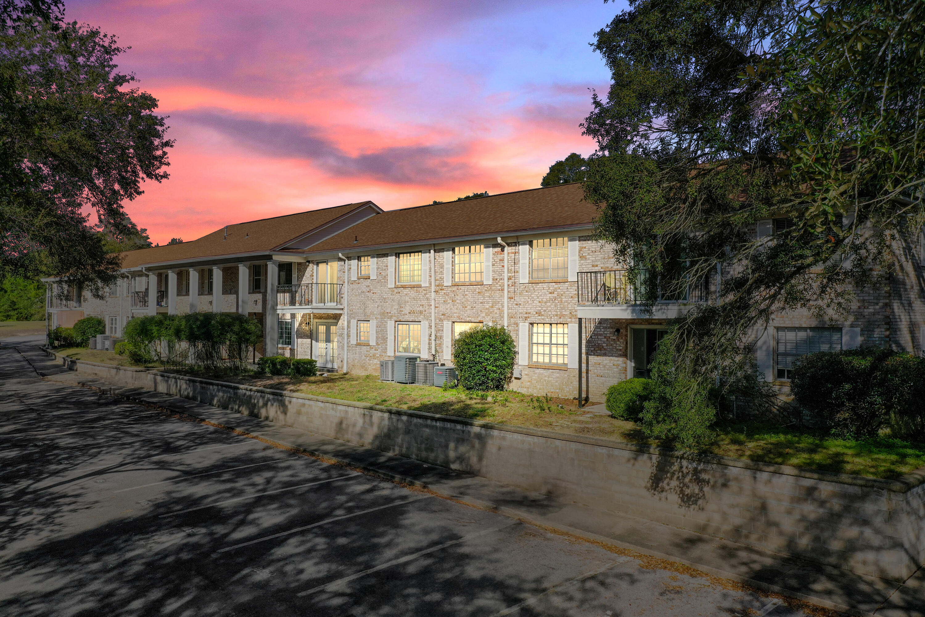 COUNTRY CLUB CONDO - Residential Lease