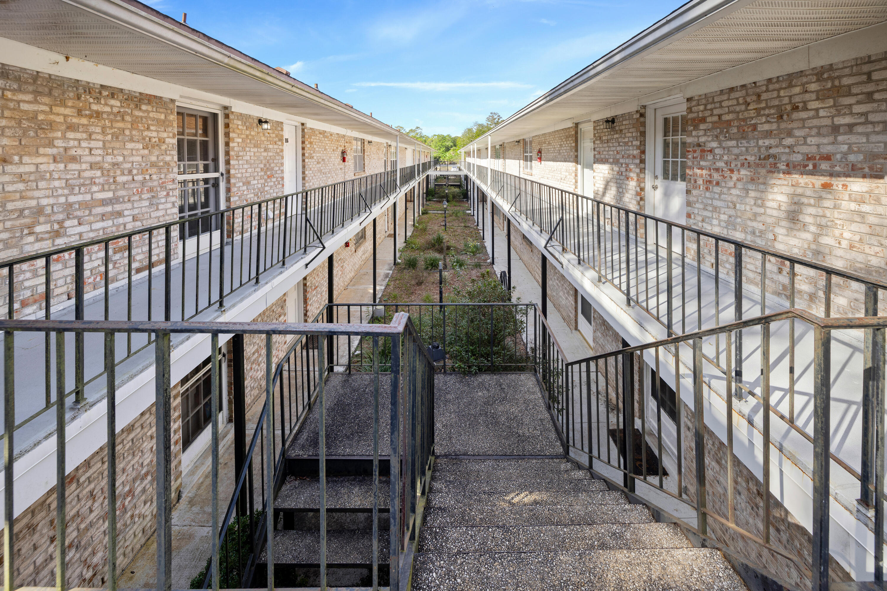 COUNTRY CLUB CONDO - Residential Lease