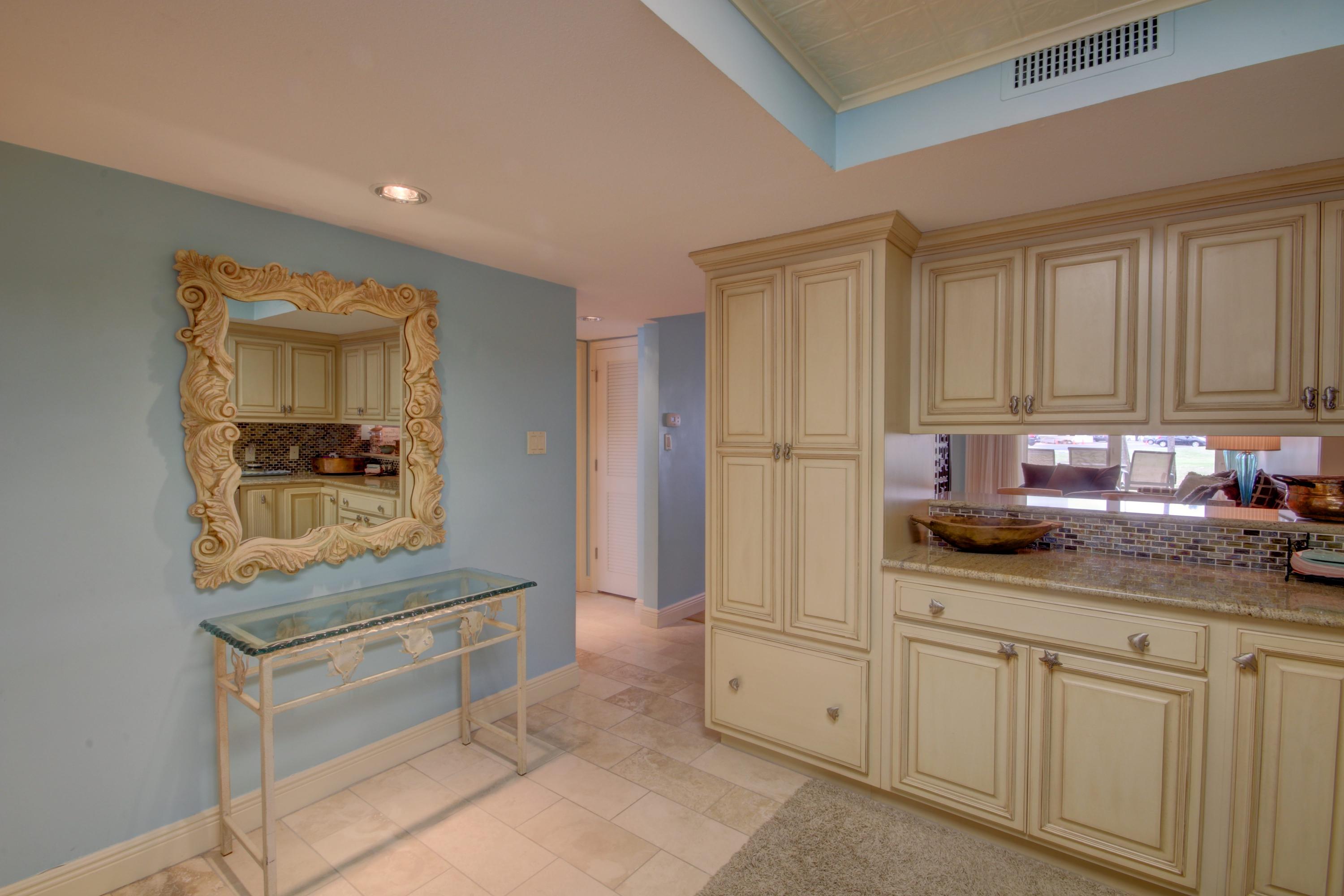 EL MATADOR CONDO - Residential