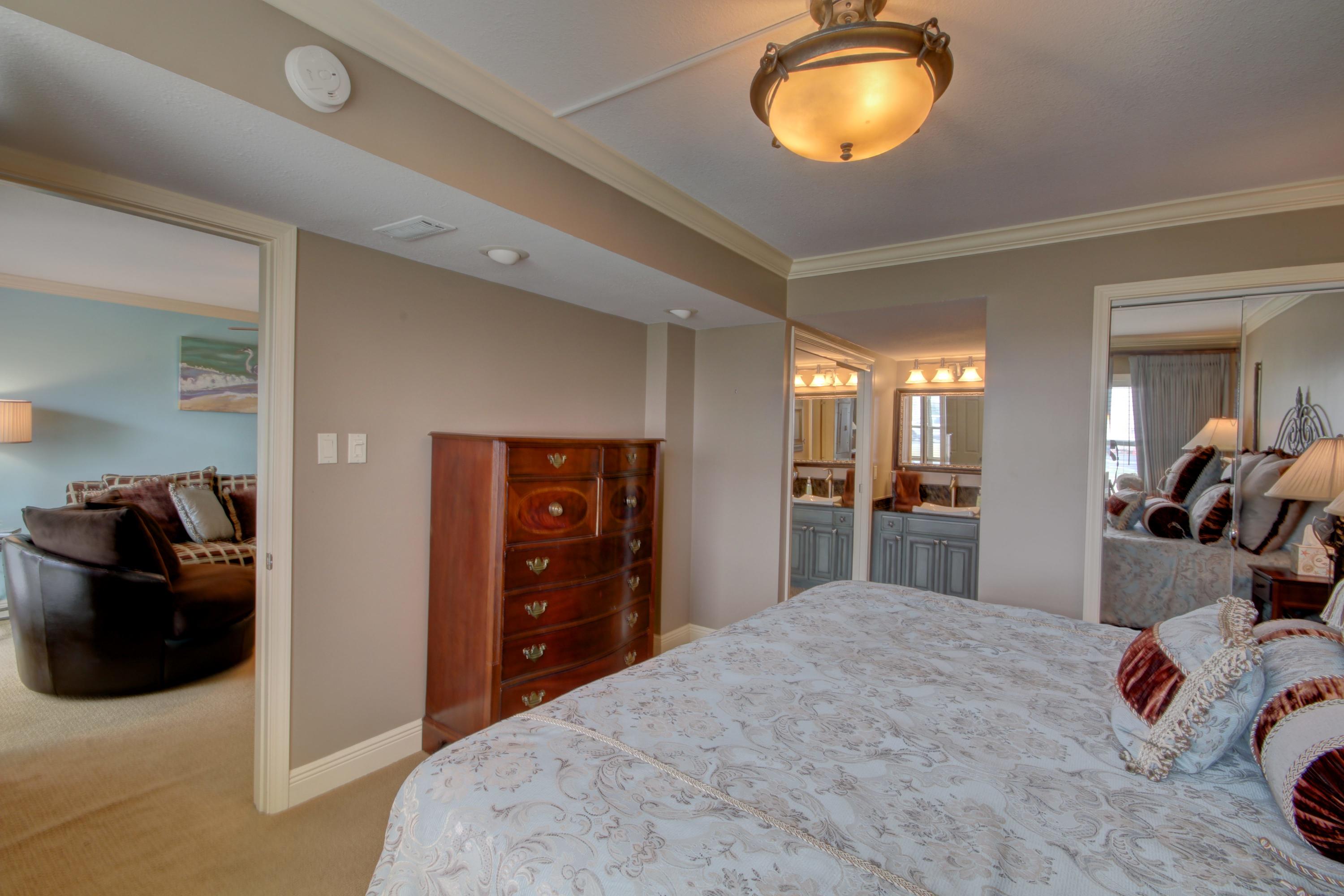 EL MATADOR CONDO - Residential