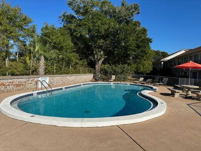 COUNTRY CLUB CONDO - Residential