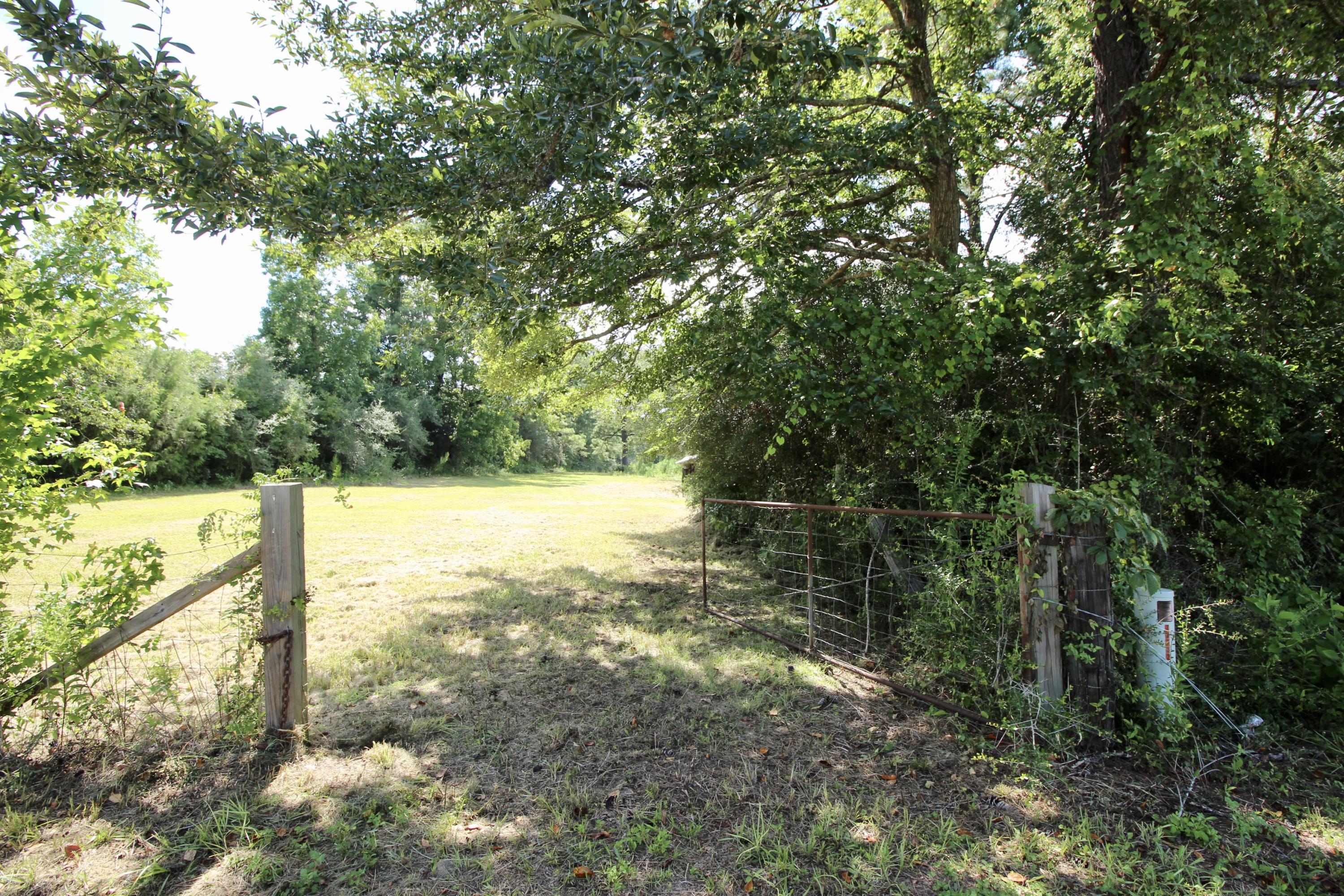 METES & BOUNDS - Land