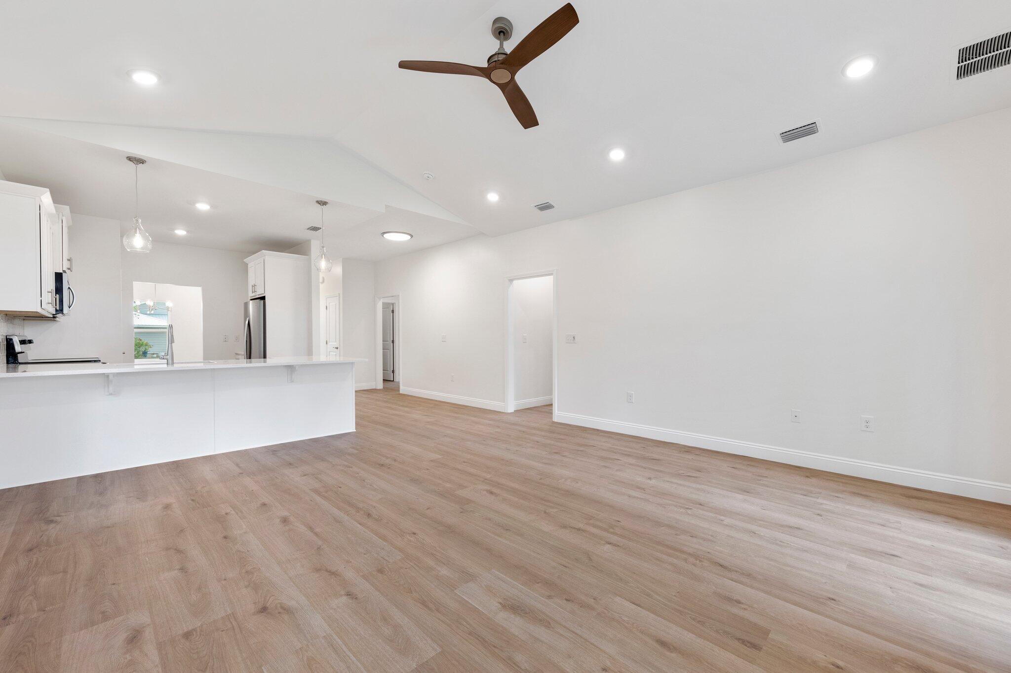 VILLA TASSO TOWN OF - Residential