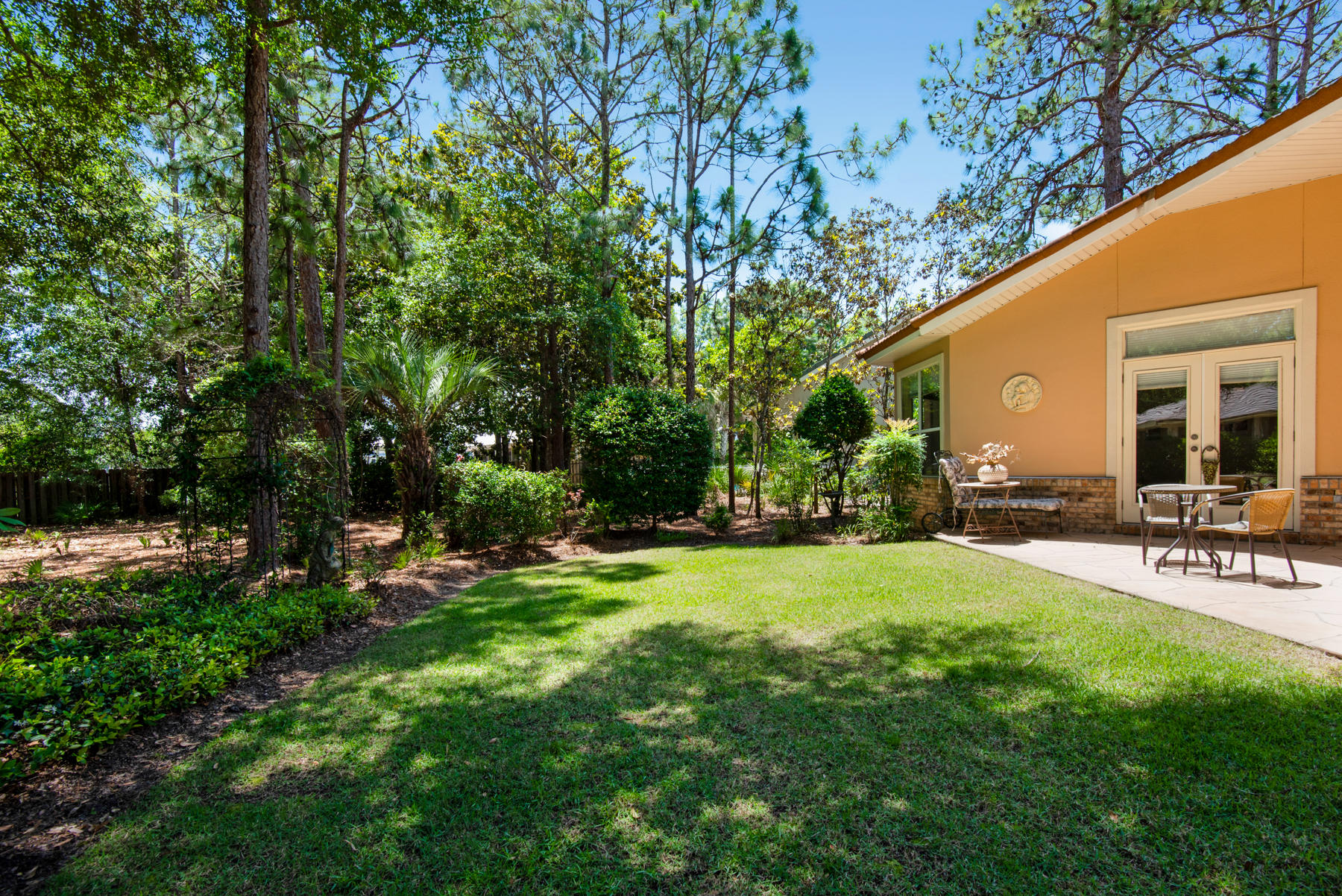 BAYTOWNE AVE EAST - Residential