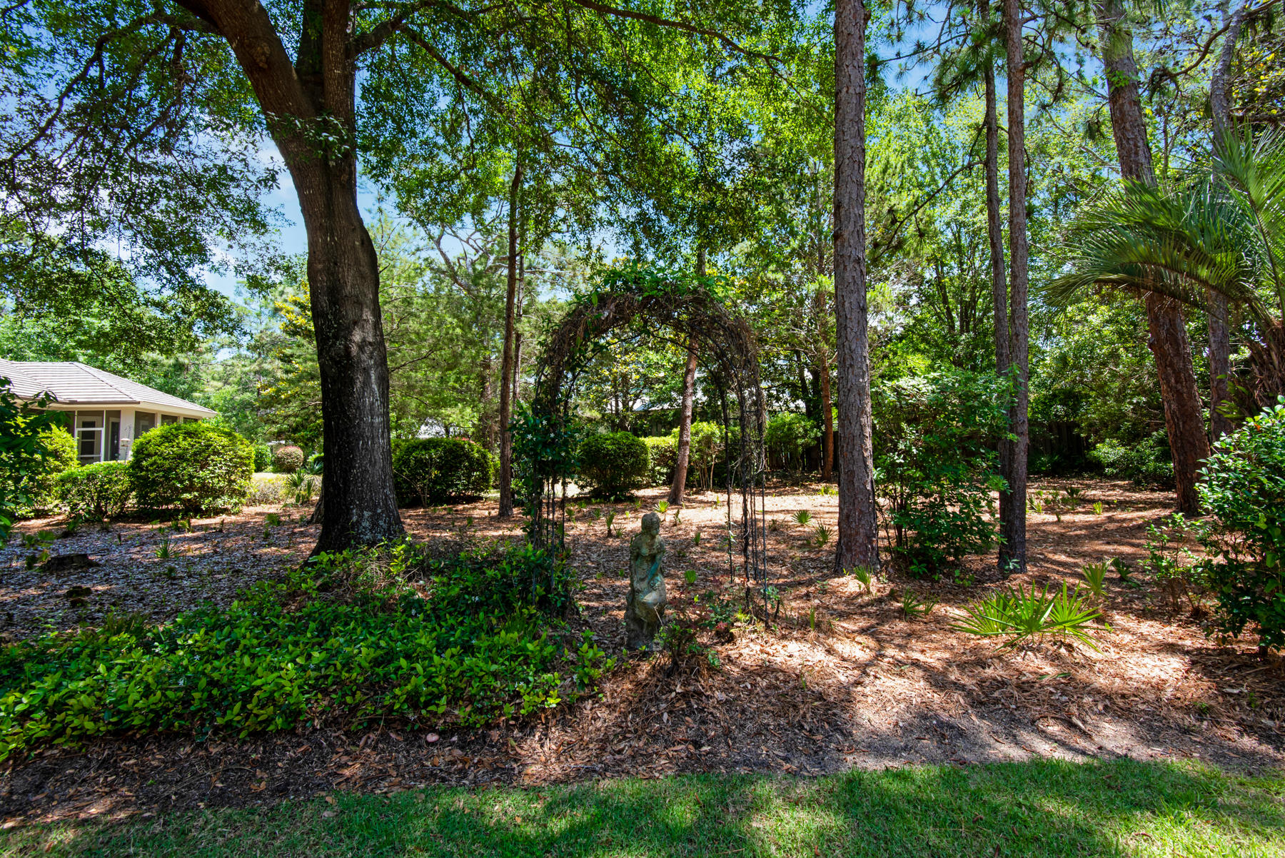 BAYTOWNE AVE EAST - Residential