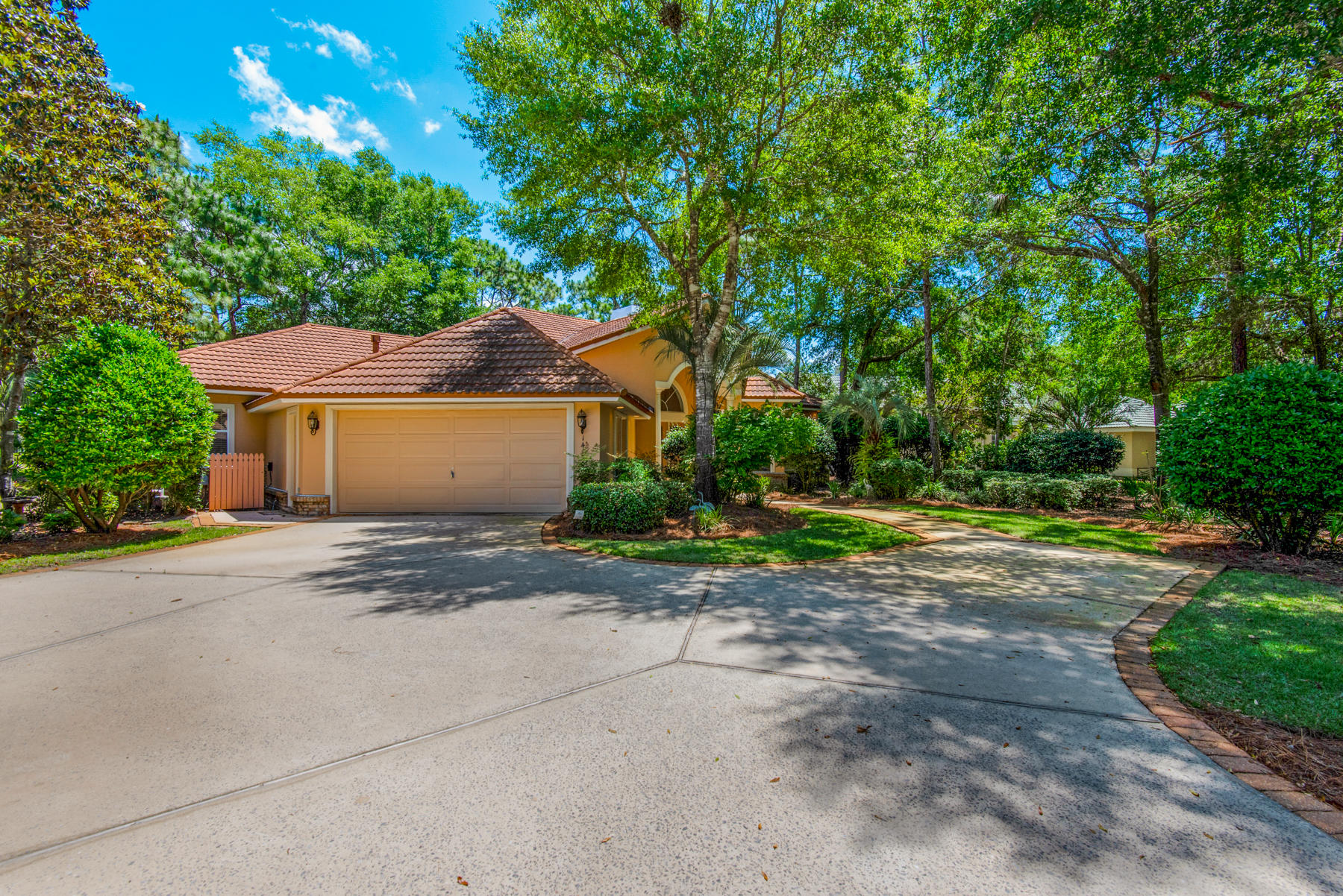 BAYTOWNE AVE EAST - Residential