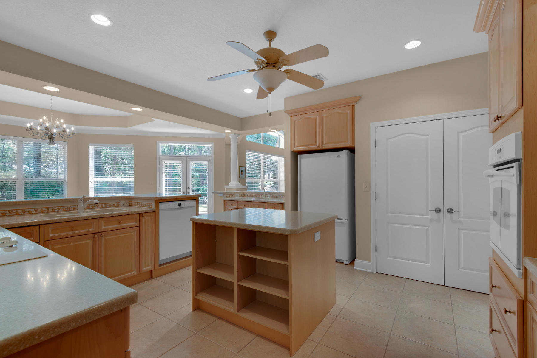 BAYTOWNE AVE EAST - Residential