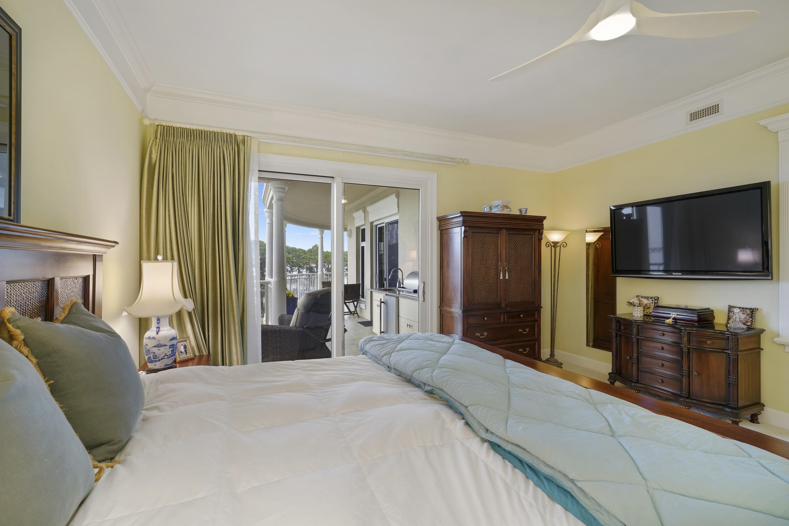 ONE WATER PLACE AT KELLY PLANTATION - Residential