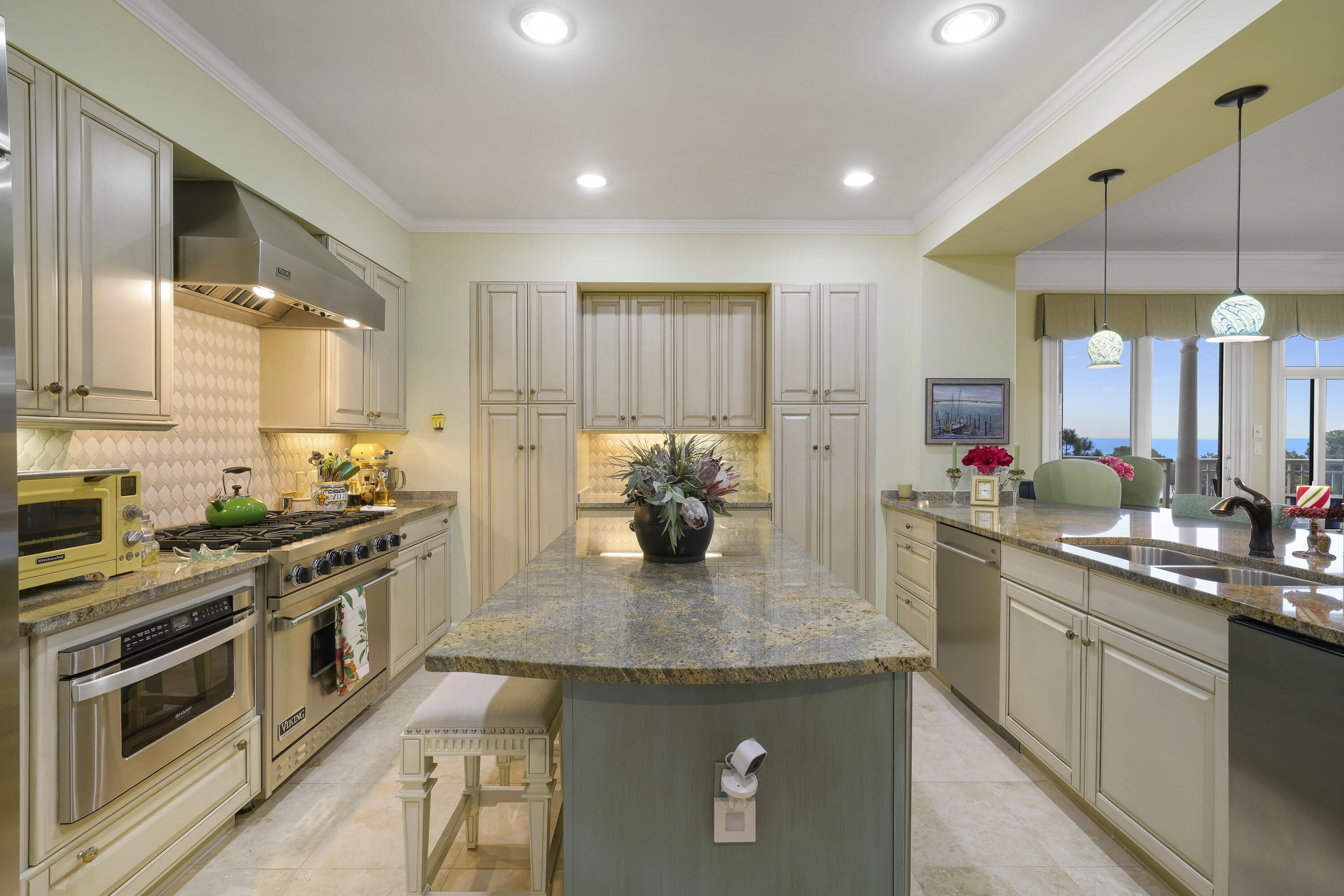 ONE WATER PLACE AT KELLY PLANTATION - Residential