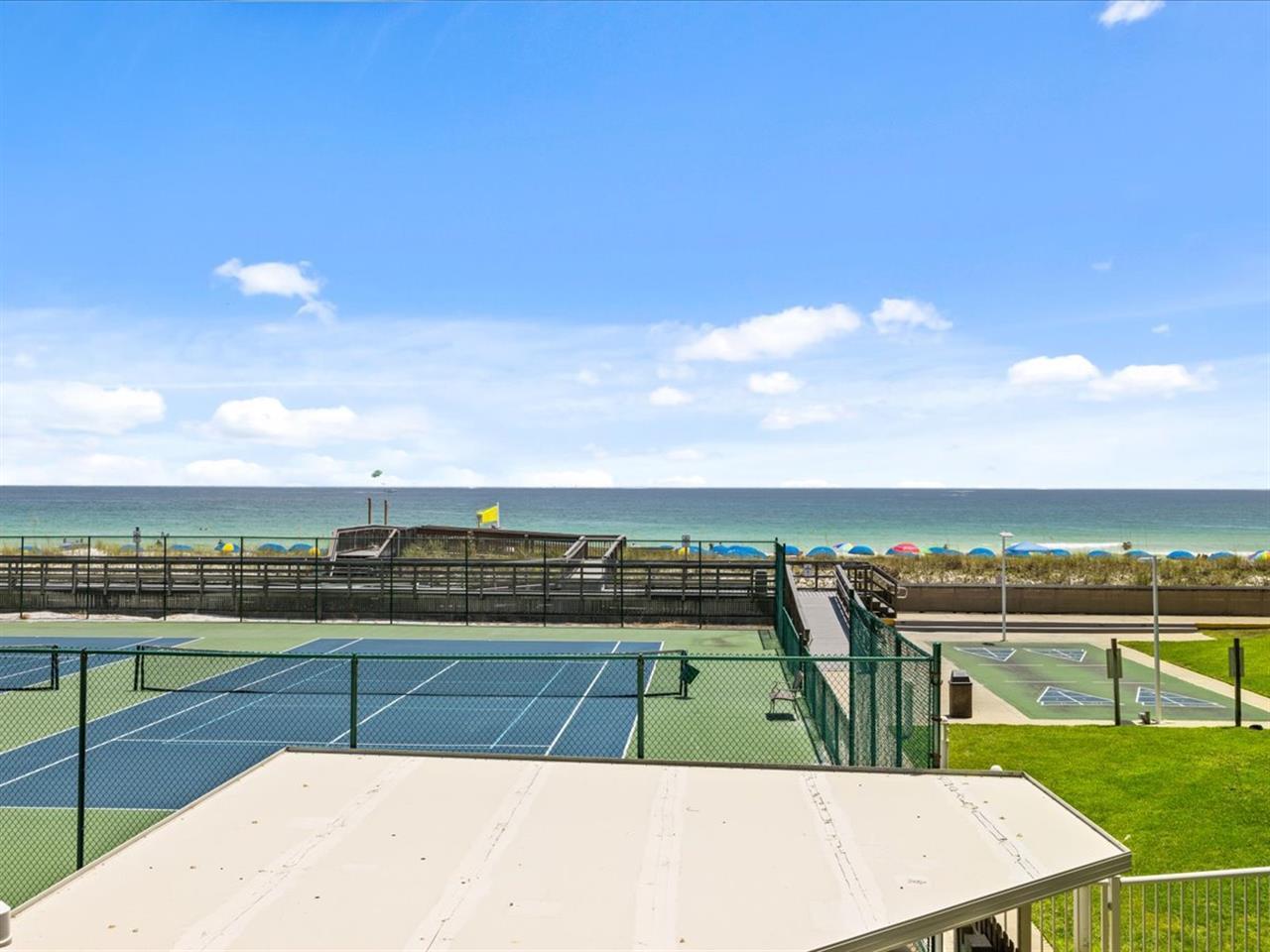 HOLIDAY SURF & RACQUET - Residential