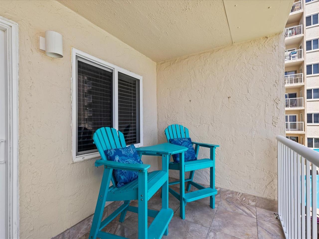HOLIDAY SURF & RACQUET - Residential