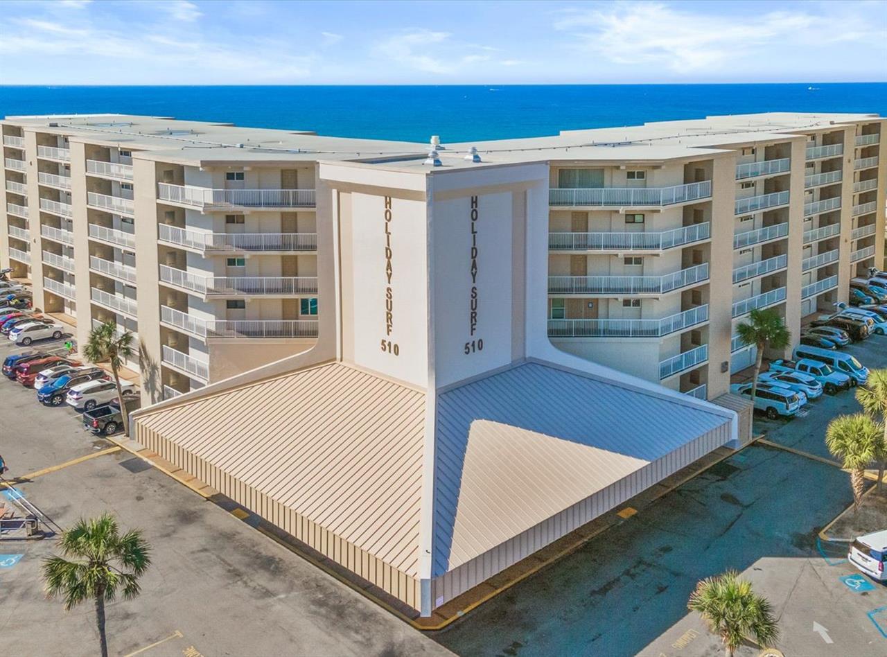 HOLIDAY SURF & RACQUET - Residential