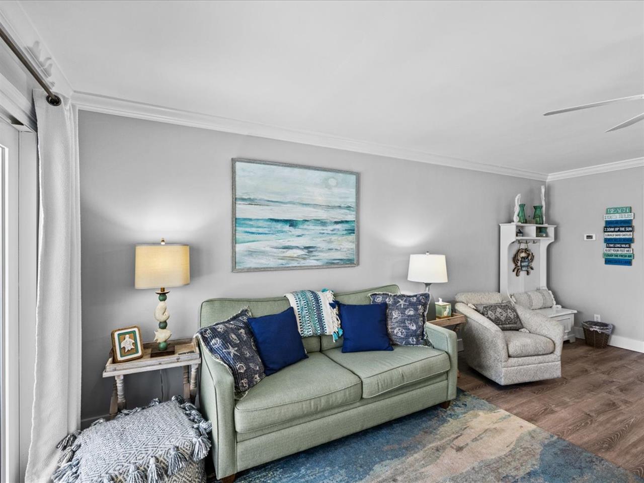 HOLIDAY SURF & RACQUET - Residential