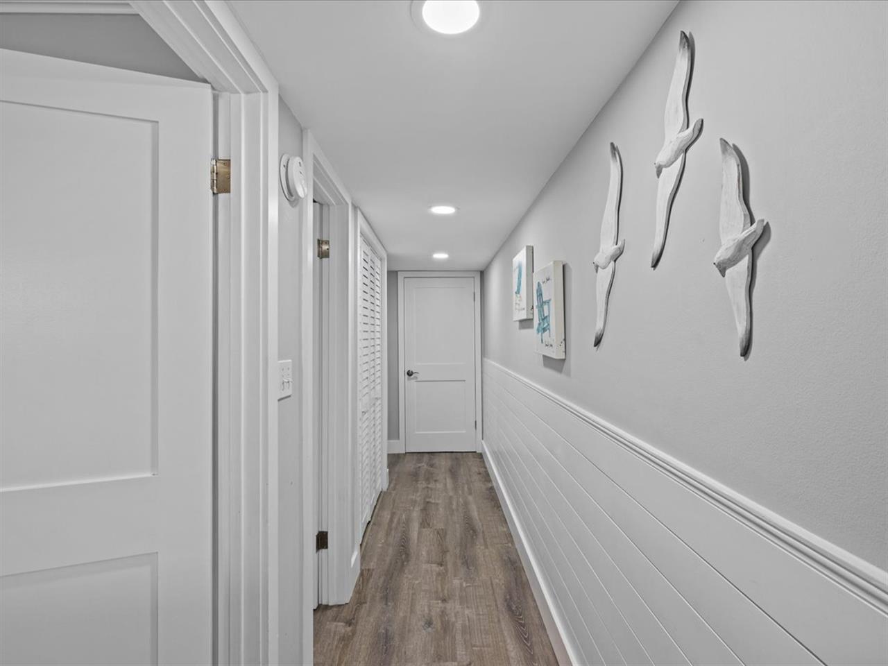 HOLIDAY SURF & RACQUET - Residential