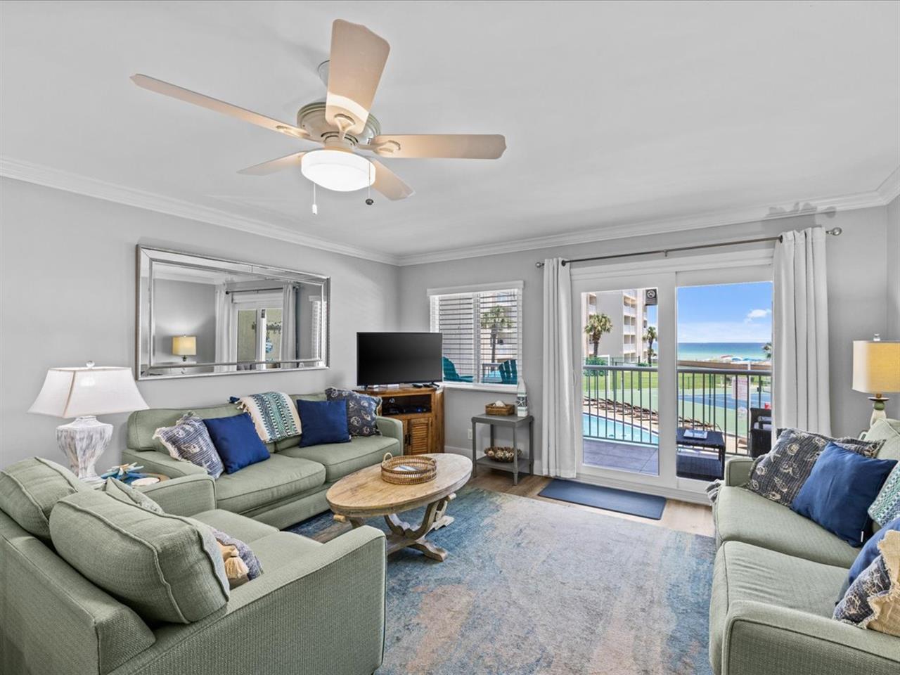 HOLIDAY SURF & RACQUET - Residential