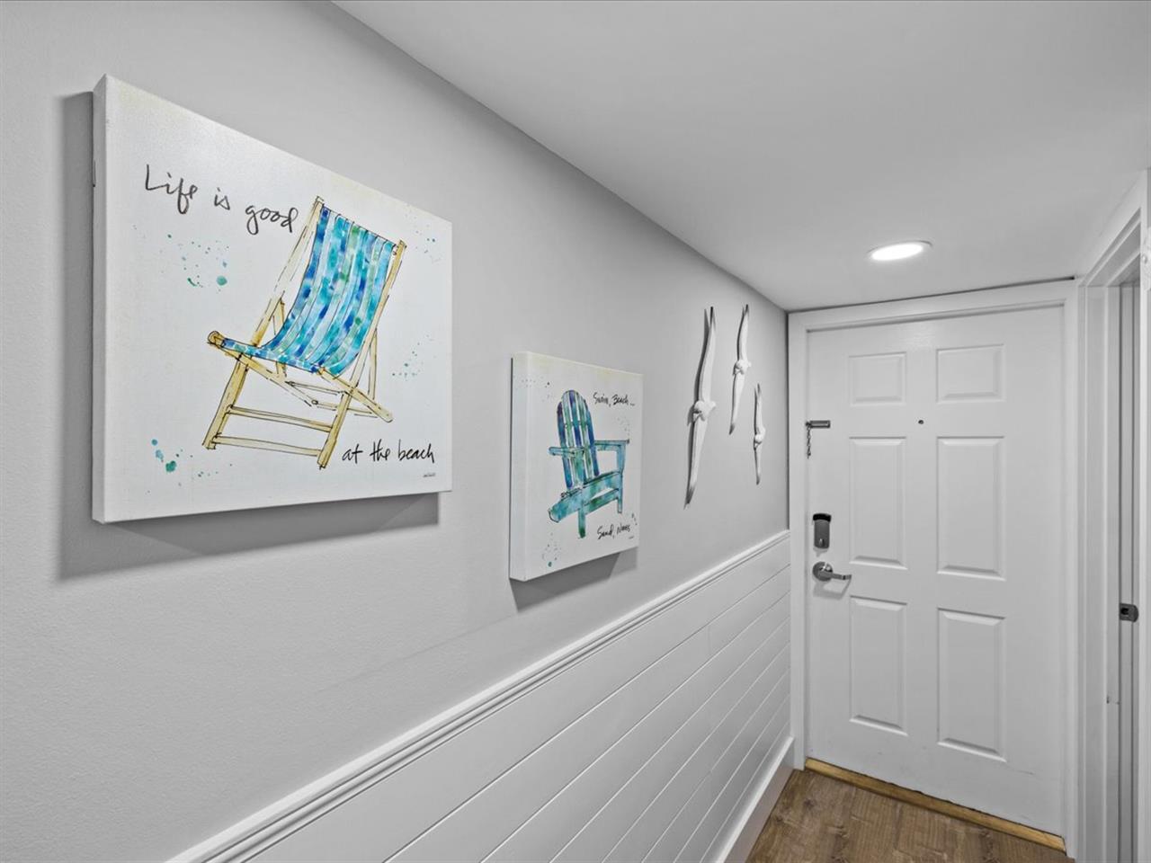 HOLIDAY SURF & RACQUET - Residential