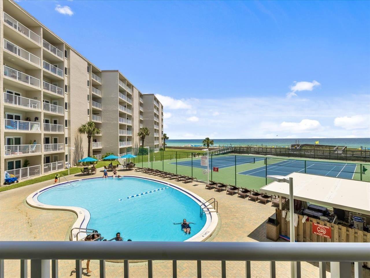 HOLIDAY SURF & RACQUET - Residential