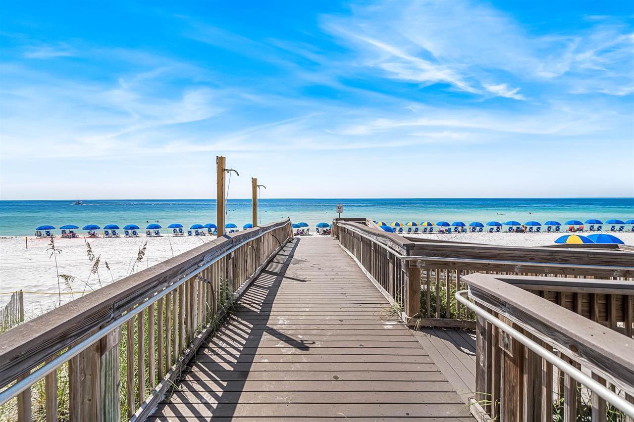 HOLIDAY SURF & RACQUET - Residential