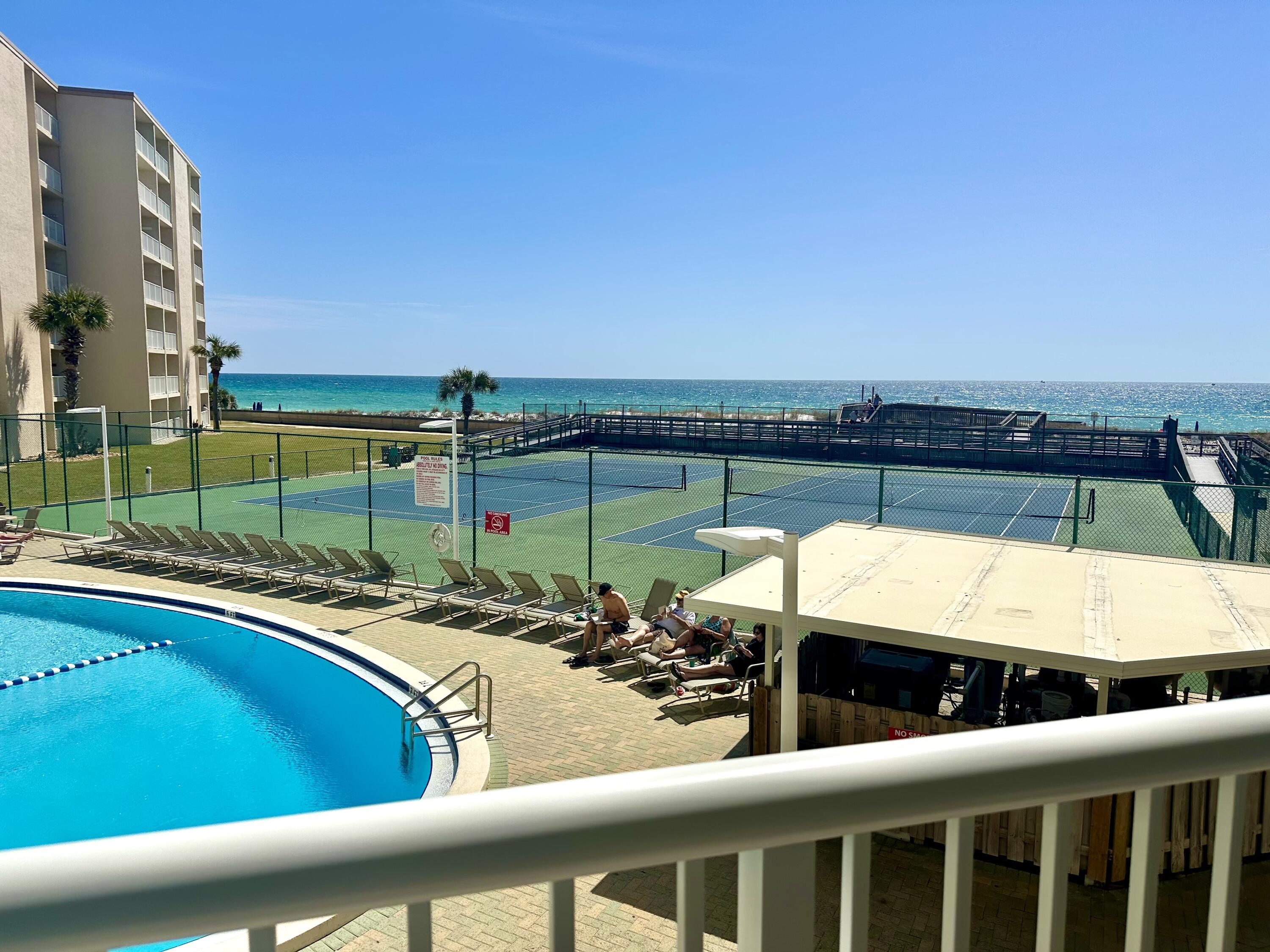 HOLIDAY SURF & RACQUET - Residential