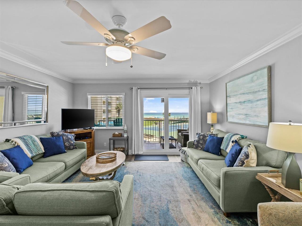 HOLIDAY SURF & RACQUET - Residential