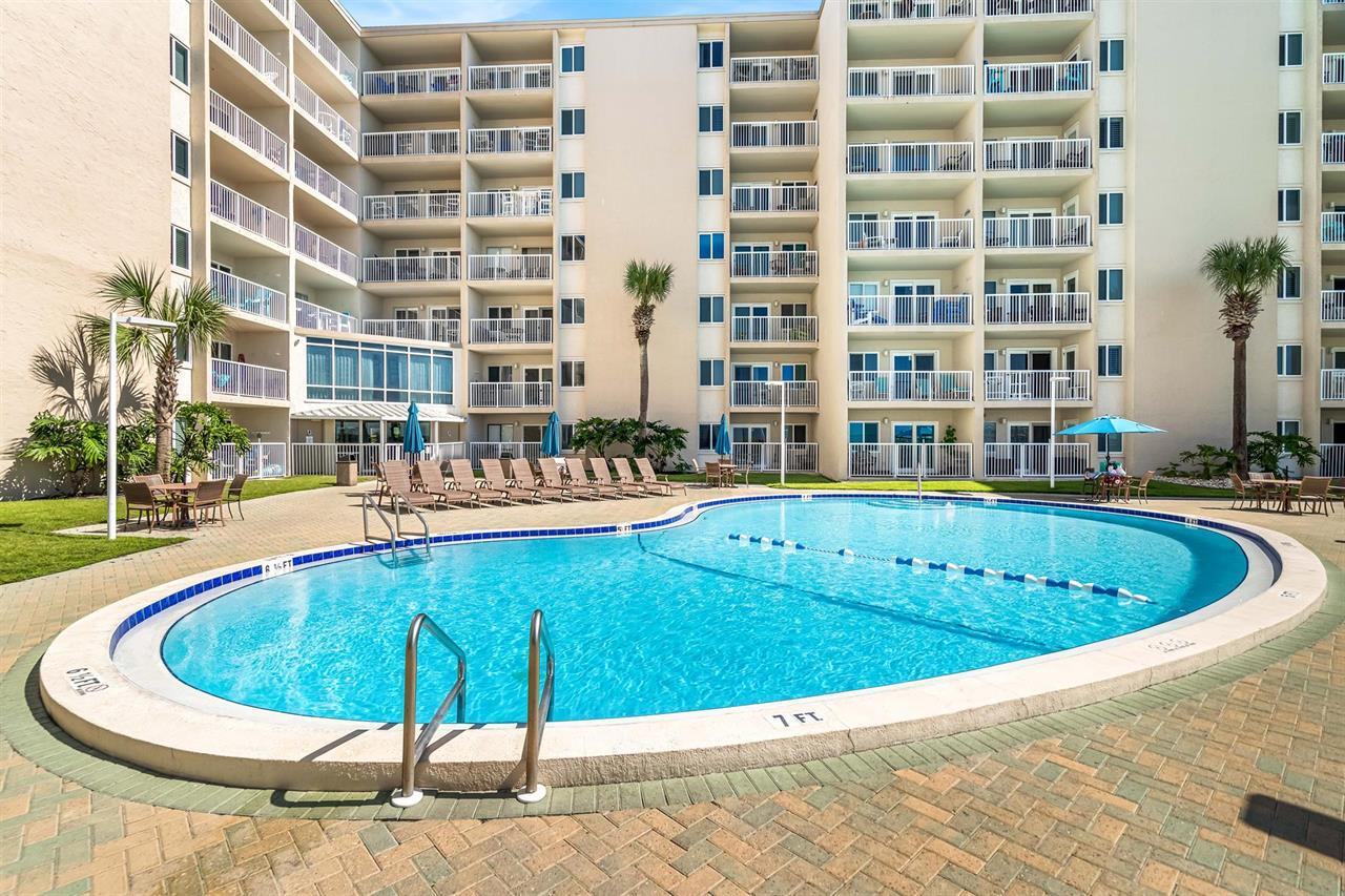 HOLIDAY SURF & RACQUET - Residential
