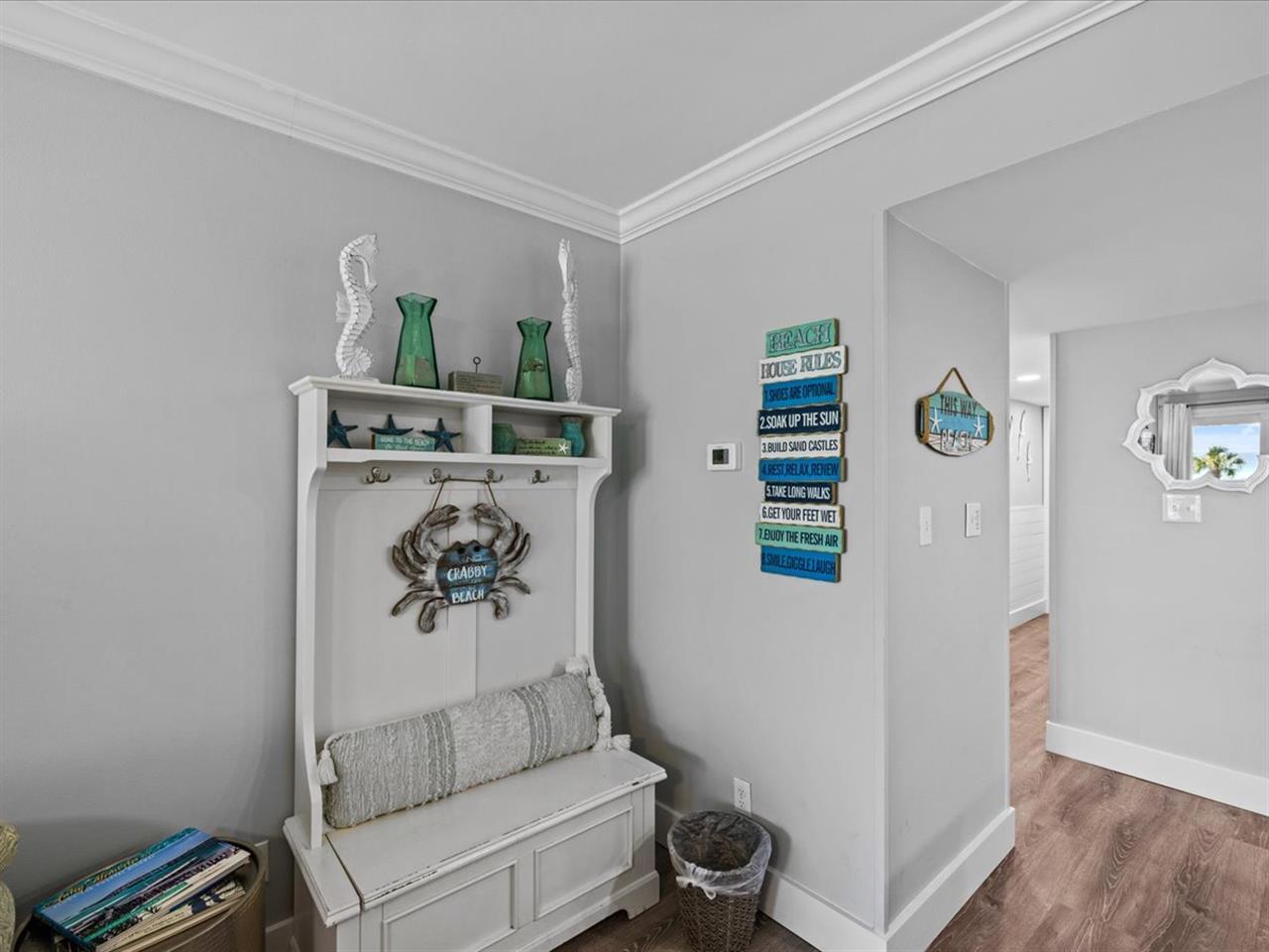 HOLIDAY SURF & RACQUET - Residential