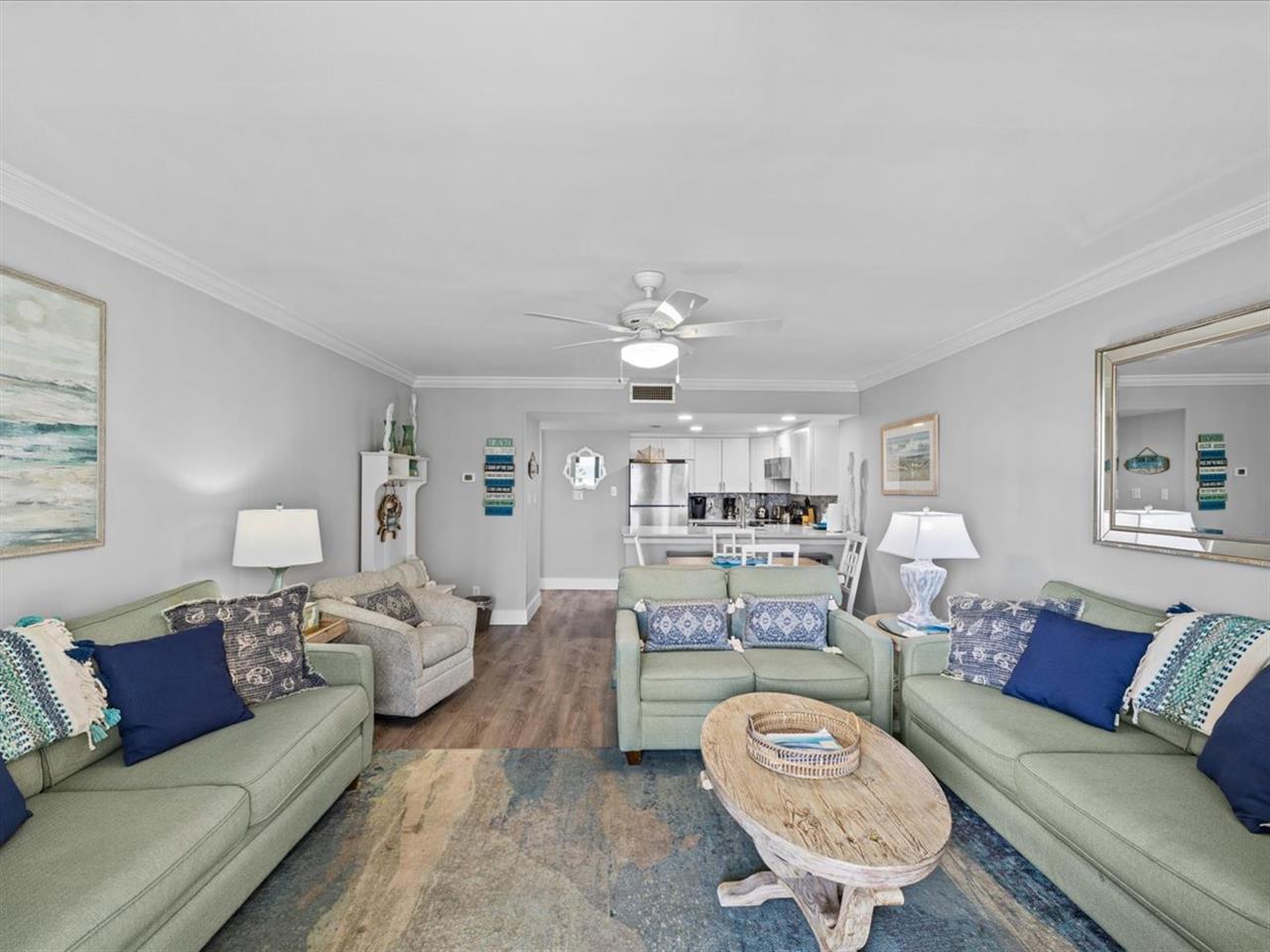 HOLIDAY SURF & RACQUET - Residential