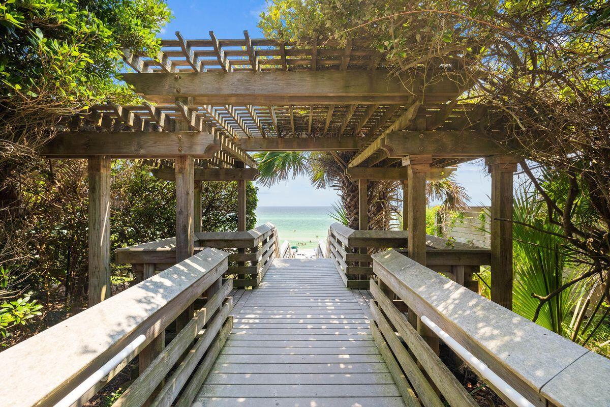 GROVE BY THE SEA - Land