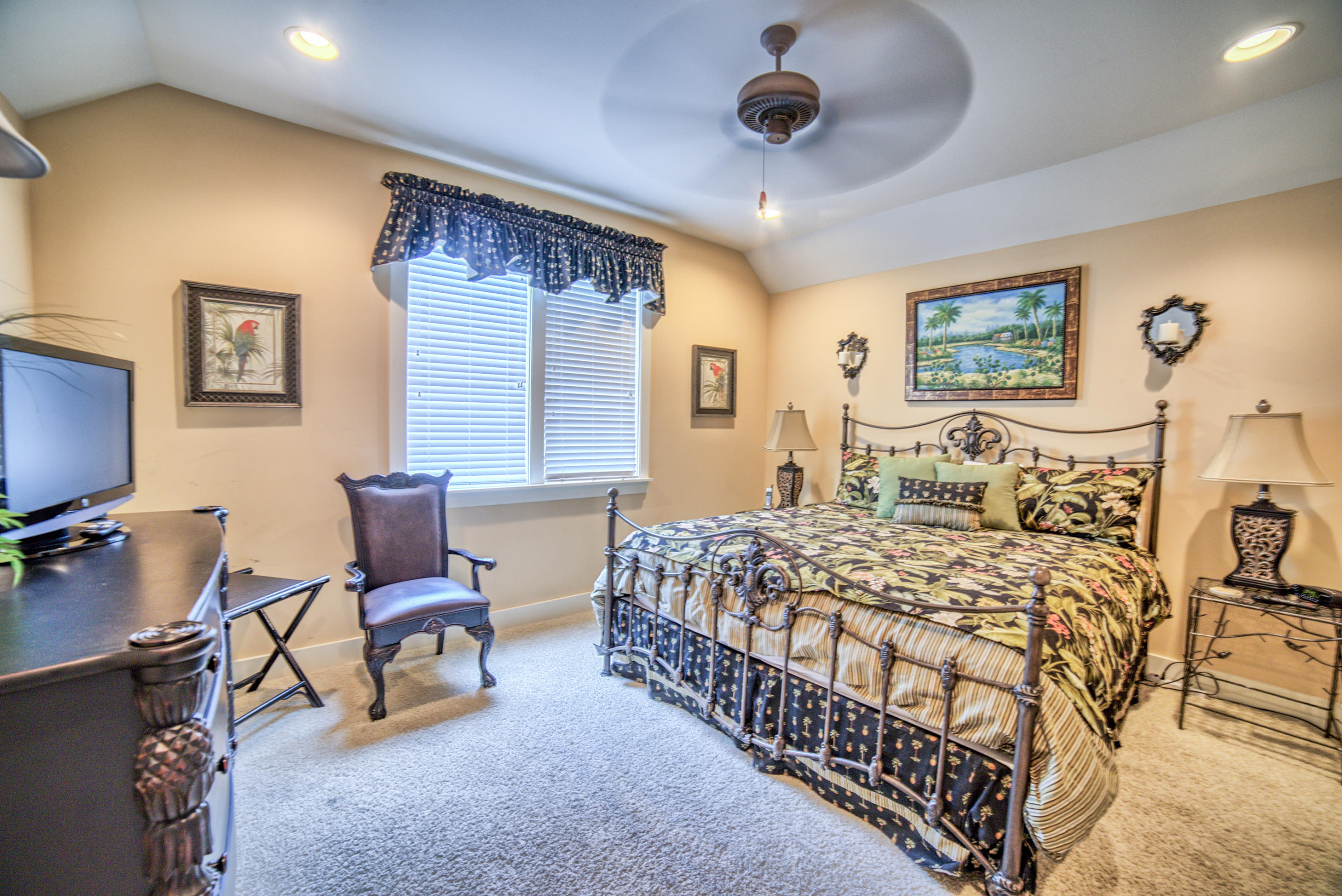 BUNGALOS AT SANDESTIN - Residential