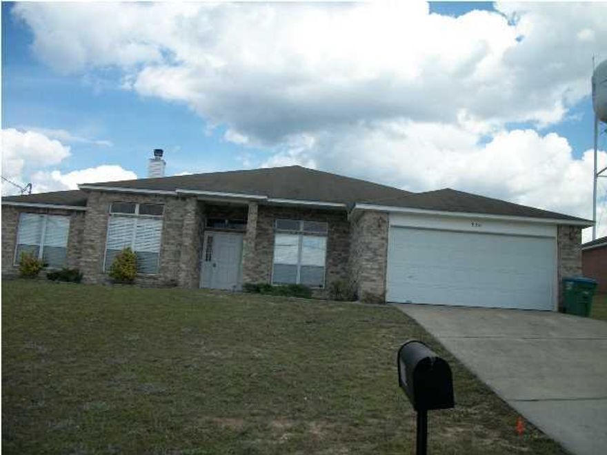 COMPLETED APPLICATIONS ARE REQUIRED FOR EACH ADULT BEING ACCEPTED & PROCESSED ONA FIRST COME, FIRST SERVE BASIS. FEATURES INCLUDE, FORMAL LIVING ROOM, FAMILY ROOM WITH FIREPLACE, KITCHEN WITH ALL APPLIANCES, LARGE PANTRY, BREAKFAST AREA, FORMAL DINING ROOM, SPLIT BEDROOM FLOOR PLAN, LARGE MASTER SUITE WITH A PRIVATE ENTRANCE TO THE BACK YARD, MASTER BATH FEATURES 2 WALK IN CLOSETS, DOUBLE VANITY, GARDEN TUB AND SEPARATE SHOWER, INSIDE LAUNDRYY ROOM AND 2 CAR GARAGE. MEDIUM BREED PET ALLOWED WITH OWNER'S APPROVAL, PHOTO,NON-REFUNDABLE FEE, RESTRICTIONS APPLY. MAX WEIGHT FULL GROWN 40 LBS. FOR MORE INFORMATION, TO SCHEDULE AN APPOINTMENT AND TO APPLY ONLINE, PLEASE VISIT OUR WEBSITE AT WWW.UNITEDGULFCOAST.COM
